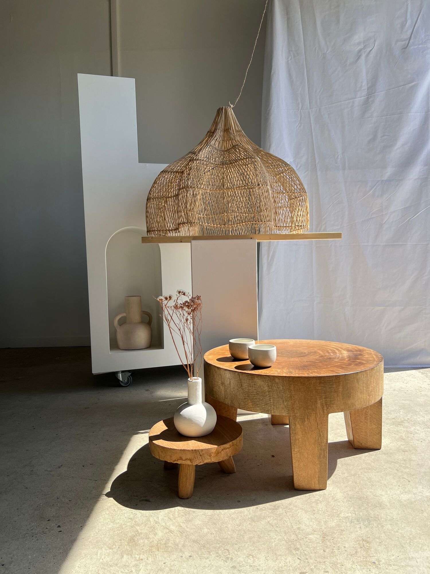 Rattan pendant lamp in the shape of a flower