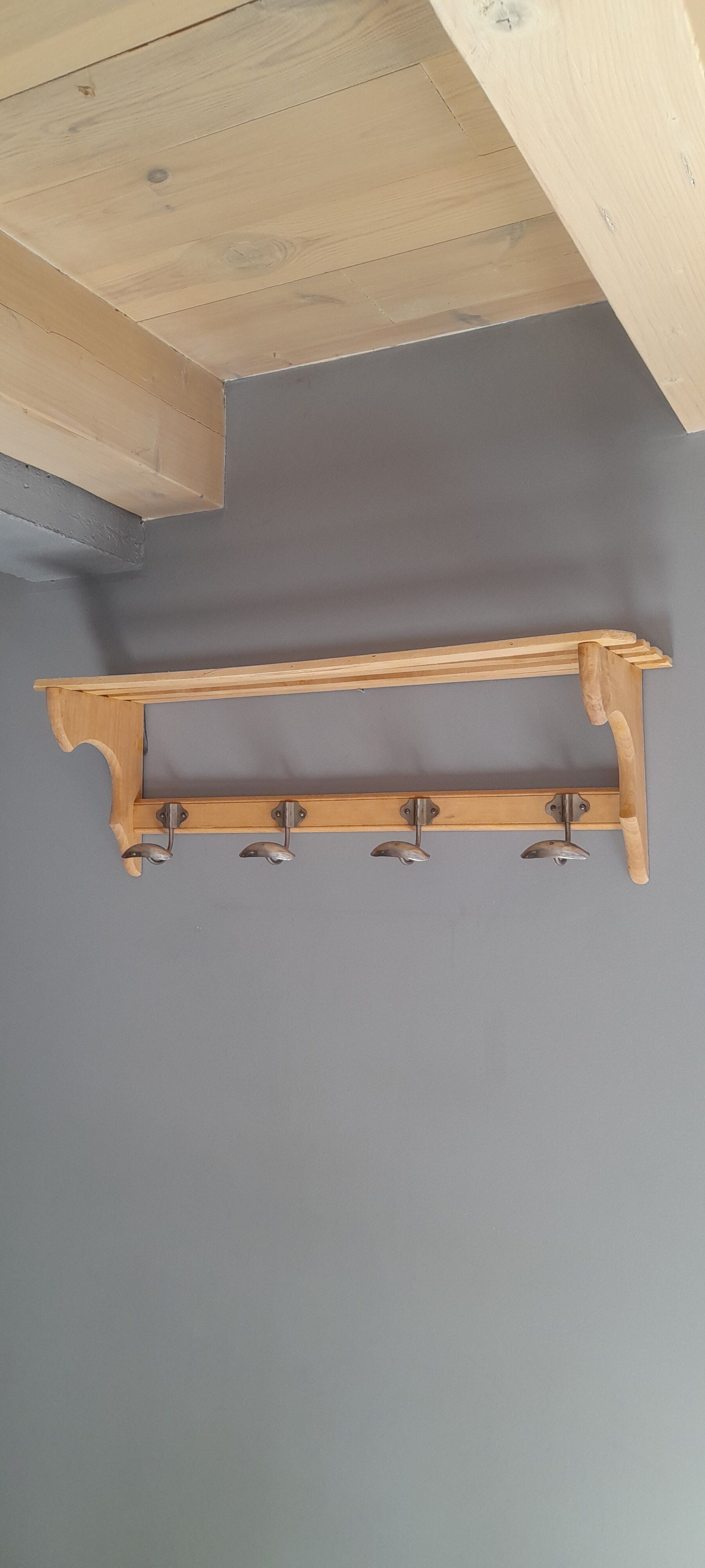 Cloakroom coat rack