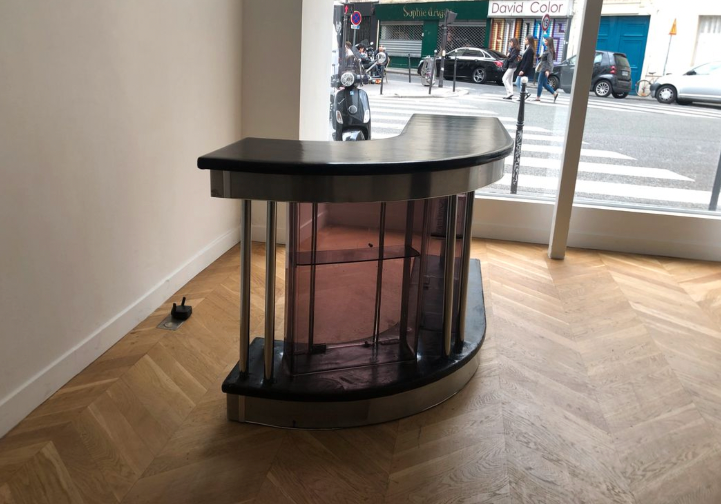 Low vintage design bar with interior storage