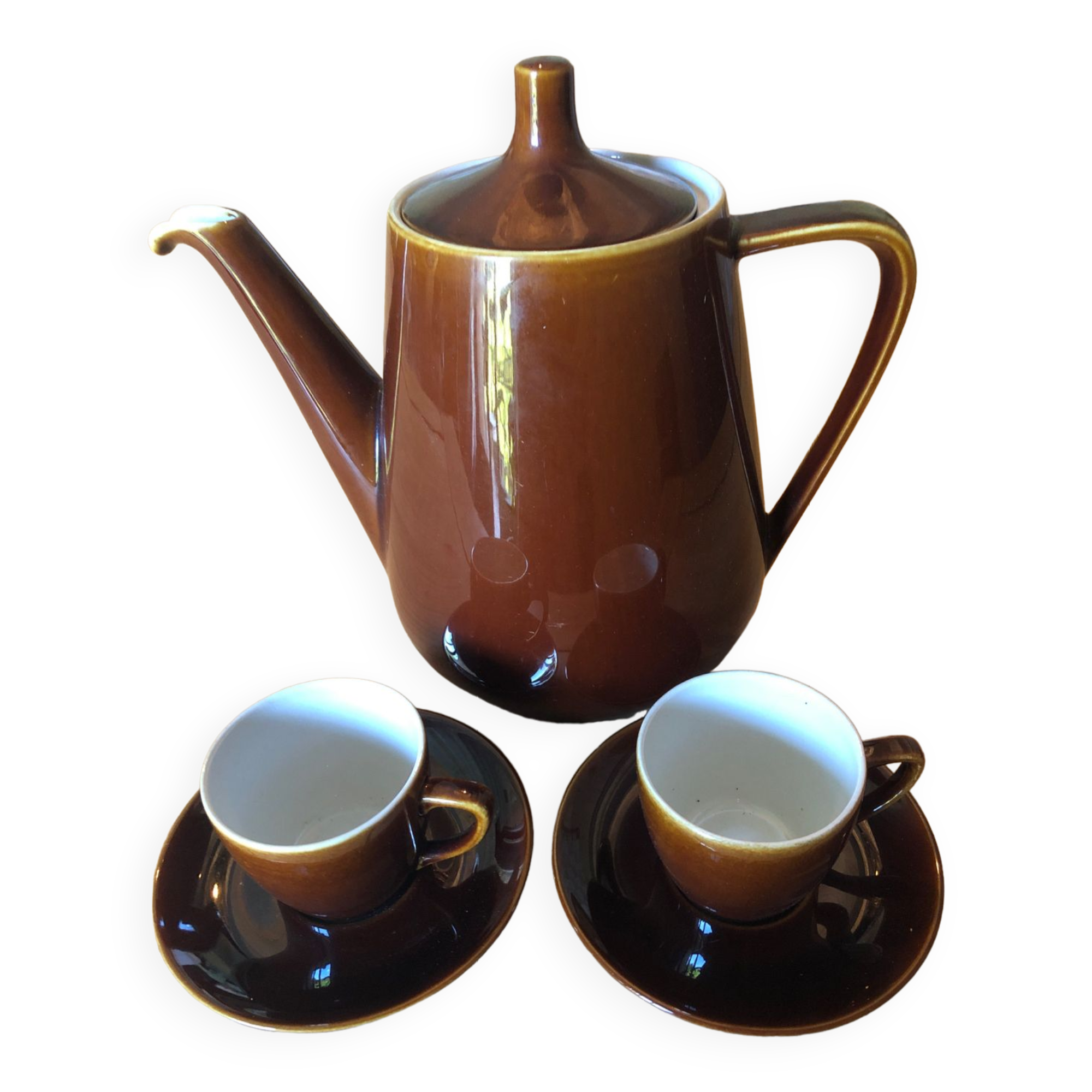 Villeroy and Boch coffee maker and 2 cups
