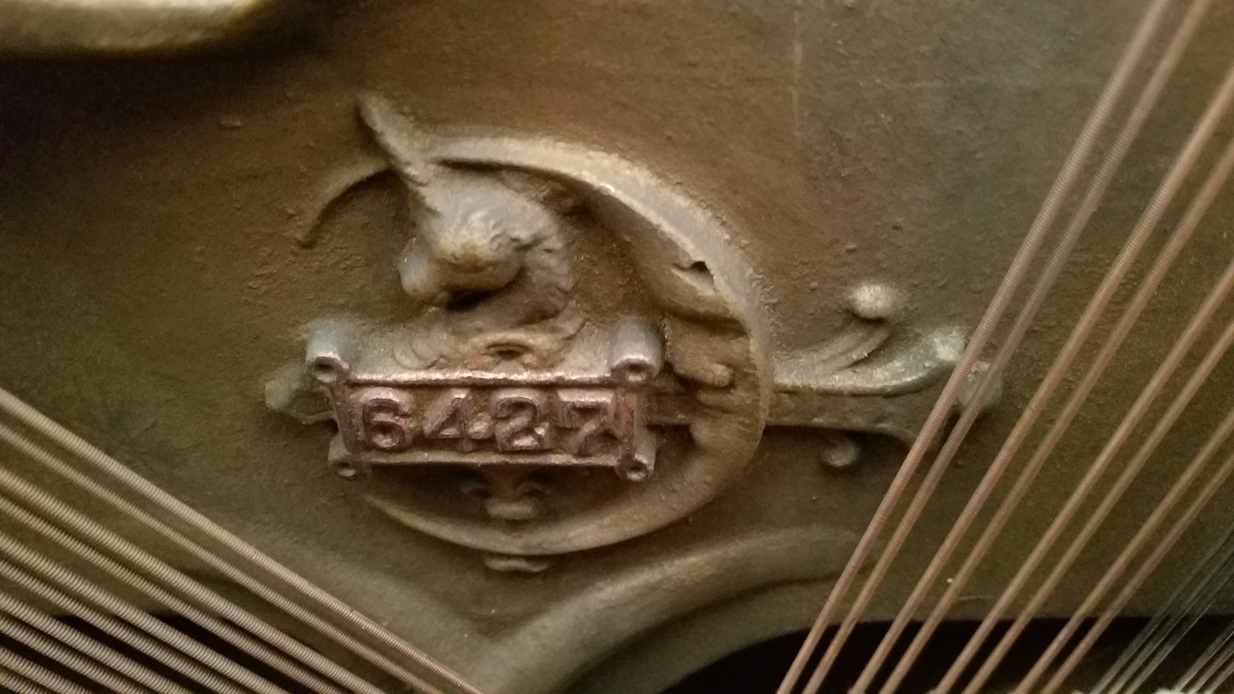 Upright piano