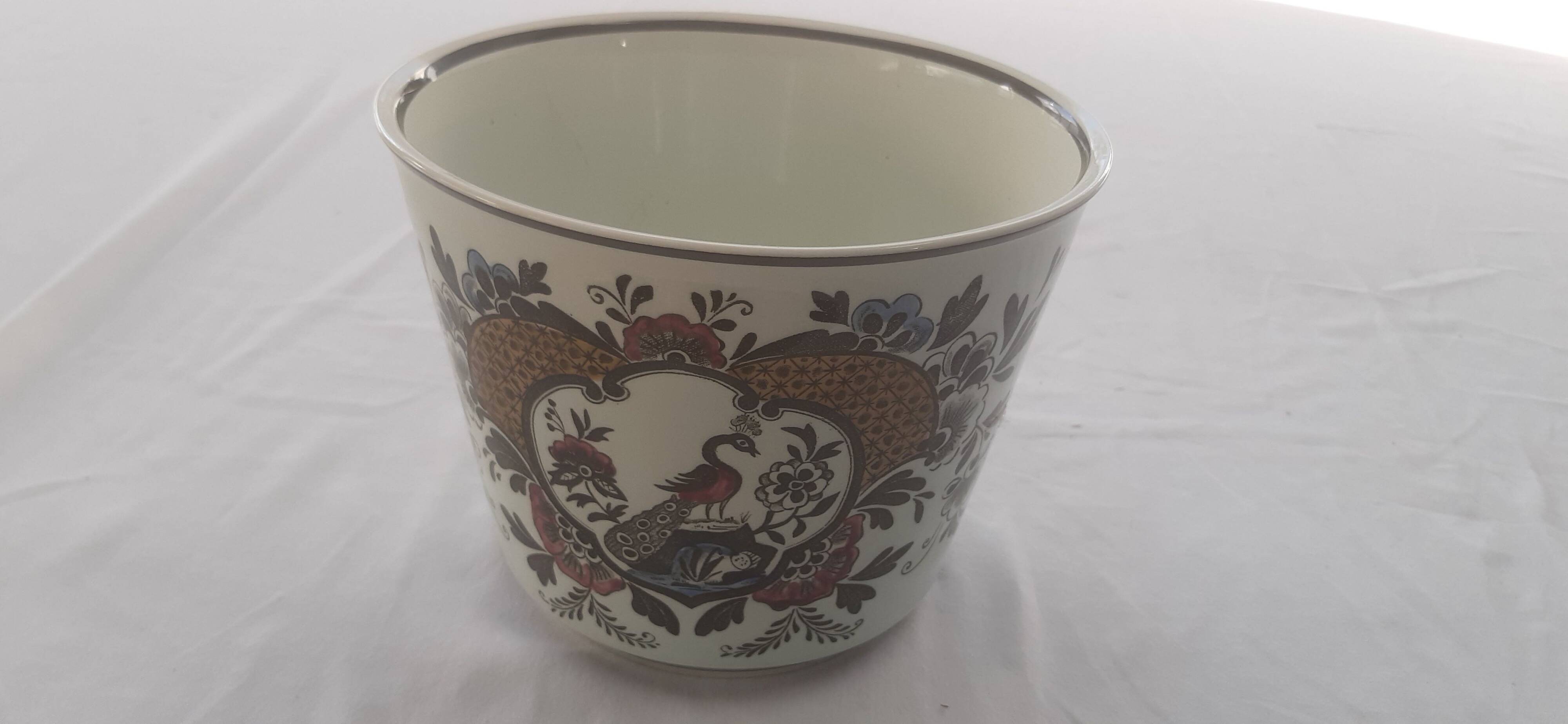 Villeroy Boch flowerpot peacock model