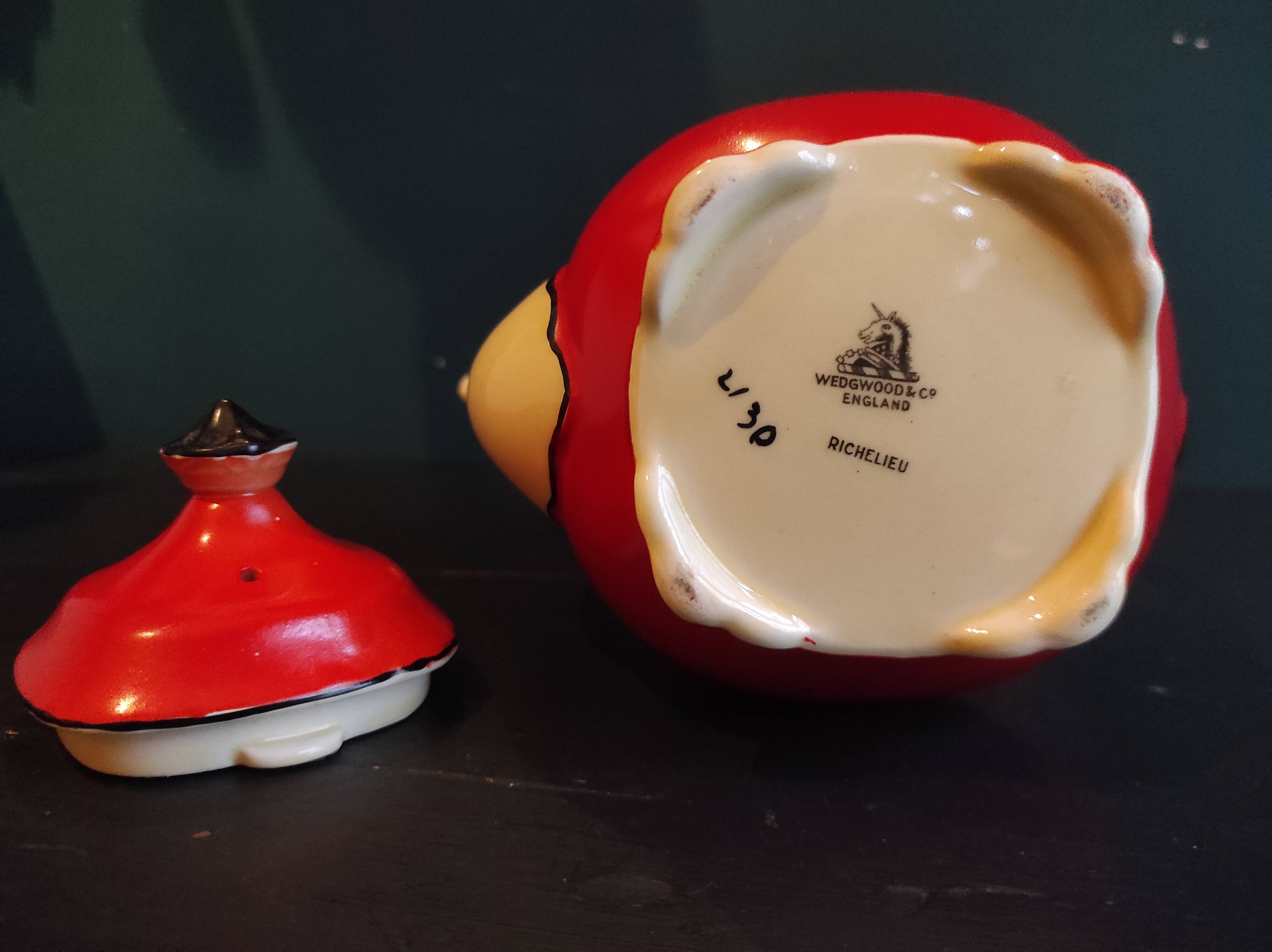 English vintage coffee or tea pot, Wedgwood, mod. Richelieu