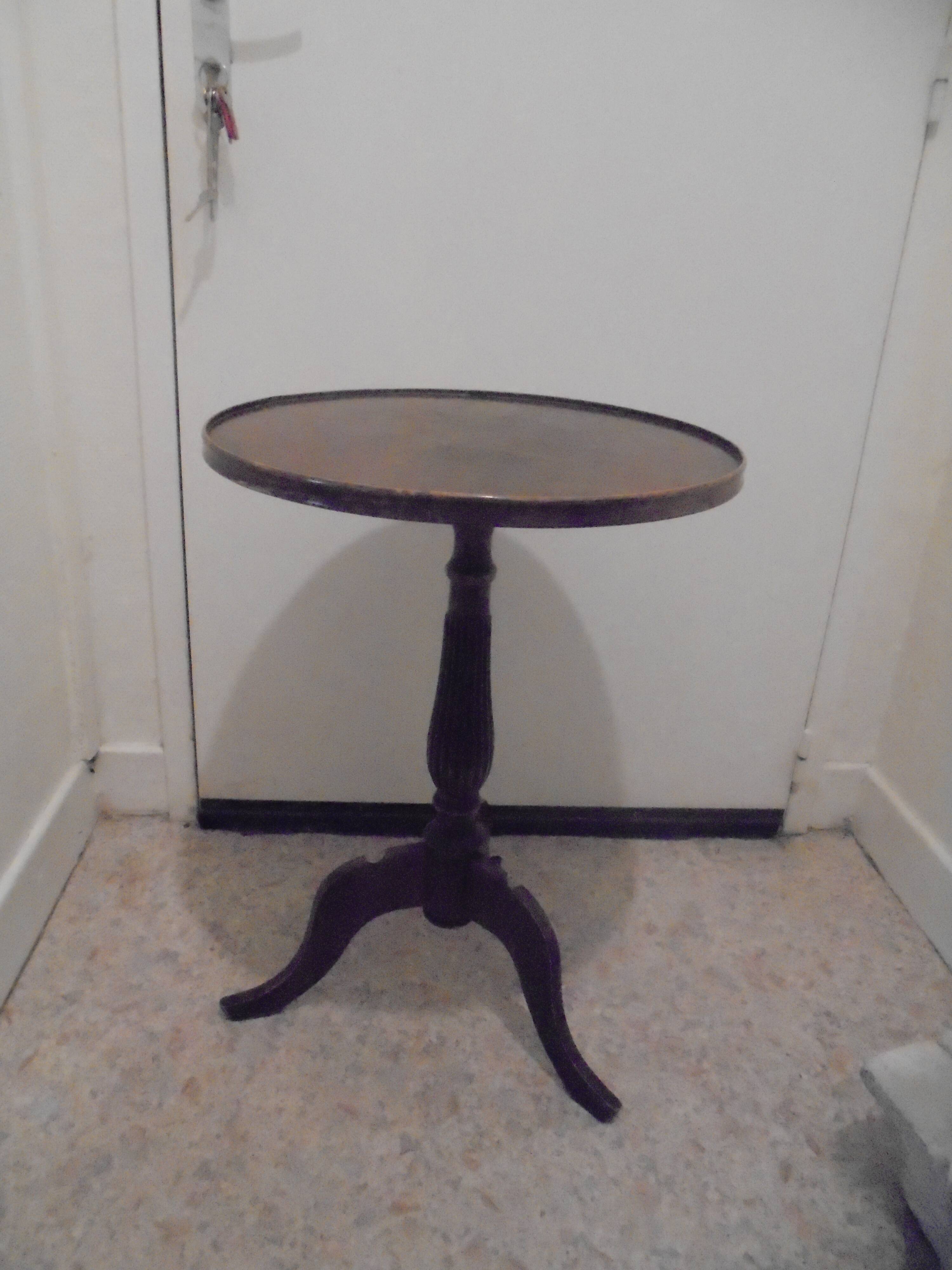 wooden pedestal table