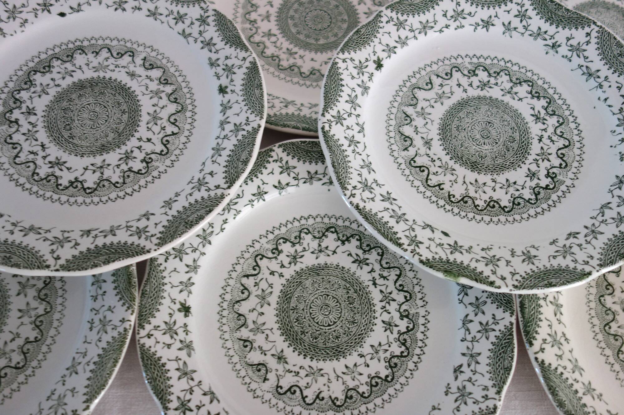 8 fine earthenware dessert plates