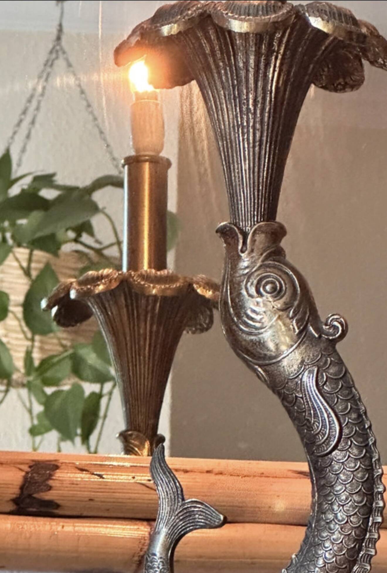 Lampe sculpturale vintage avec dauphin en bronze sur base en marbre noir -Holl