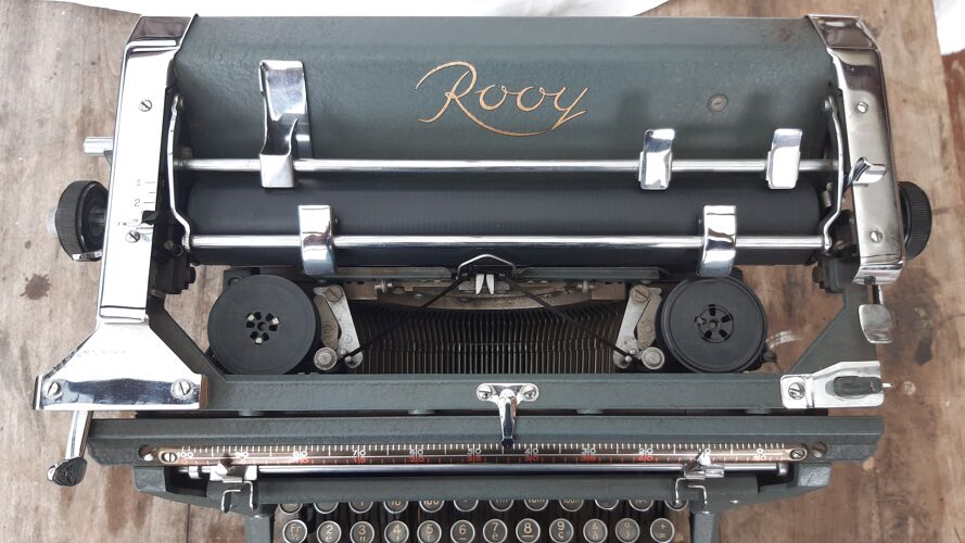 Machine à écrire rooy b44