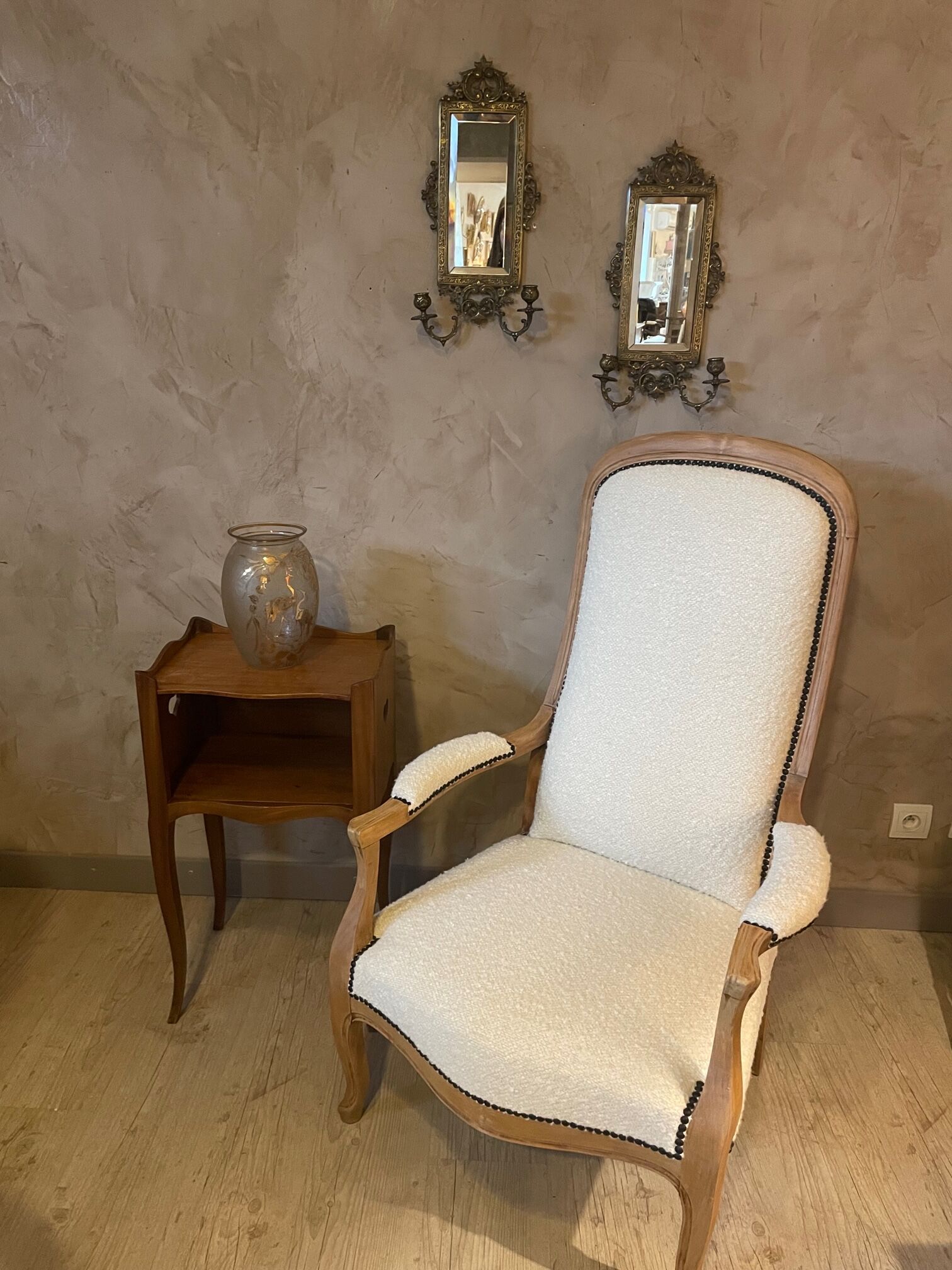 Vase decorated with birds