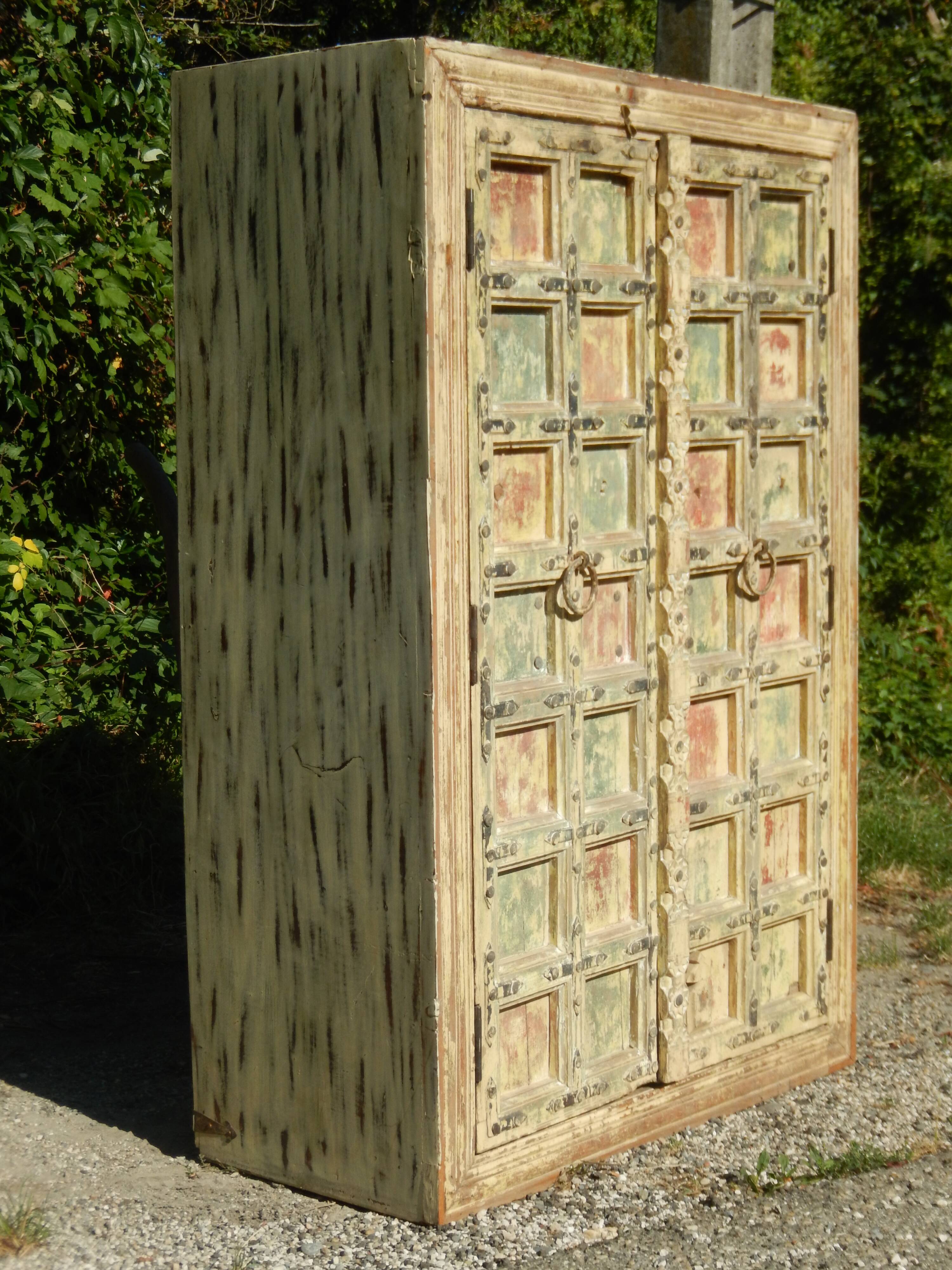 Exceptionnelle armoire de style indien - Superbe patine