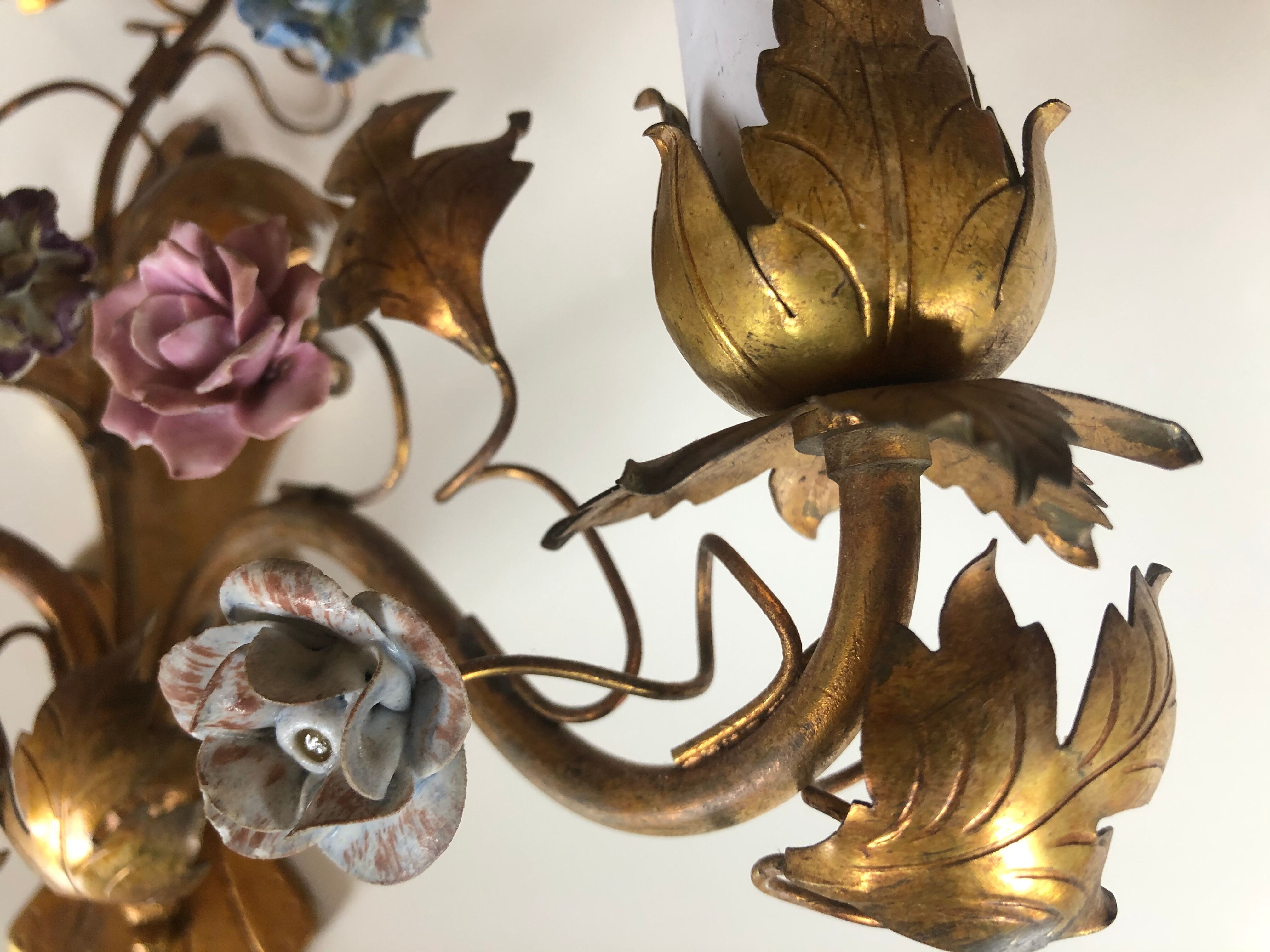 Two bronze wall light decorated with flowers in german porcelain