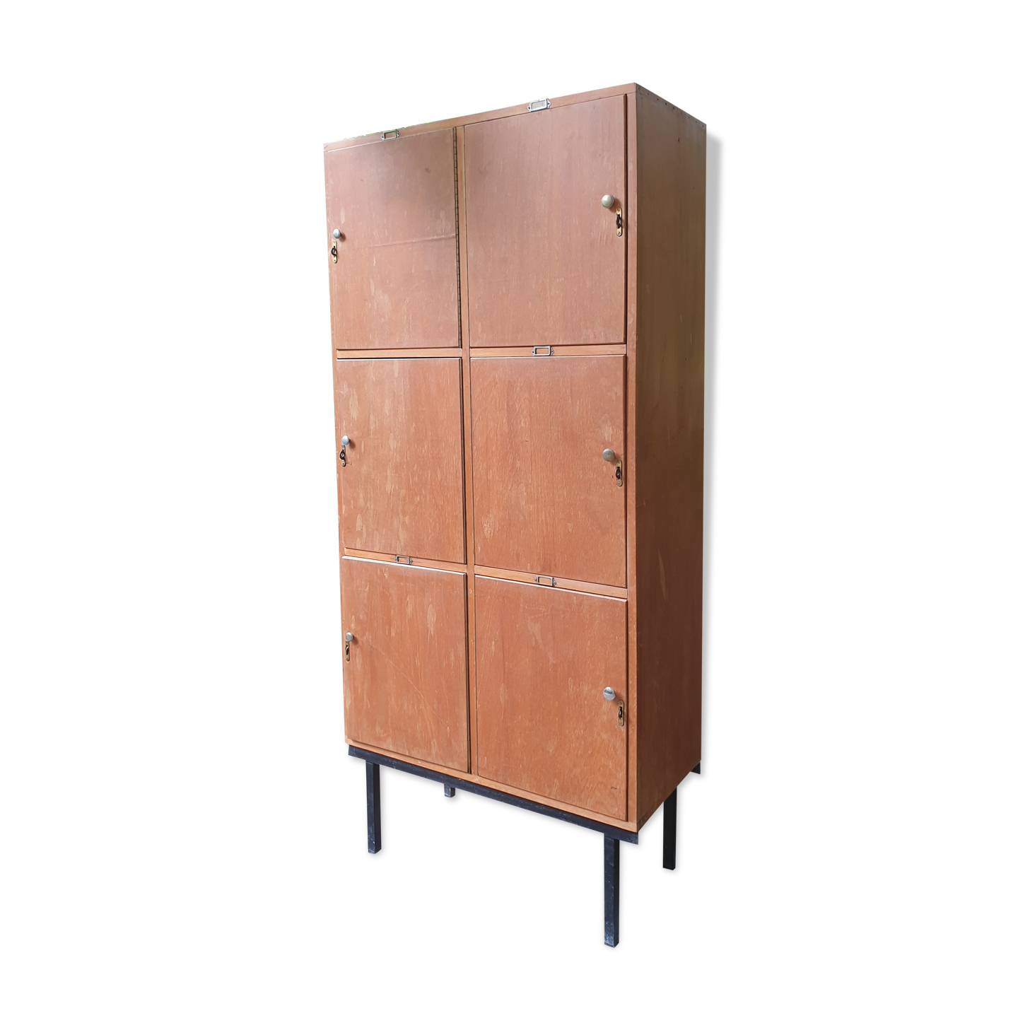 School closet with lockers