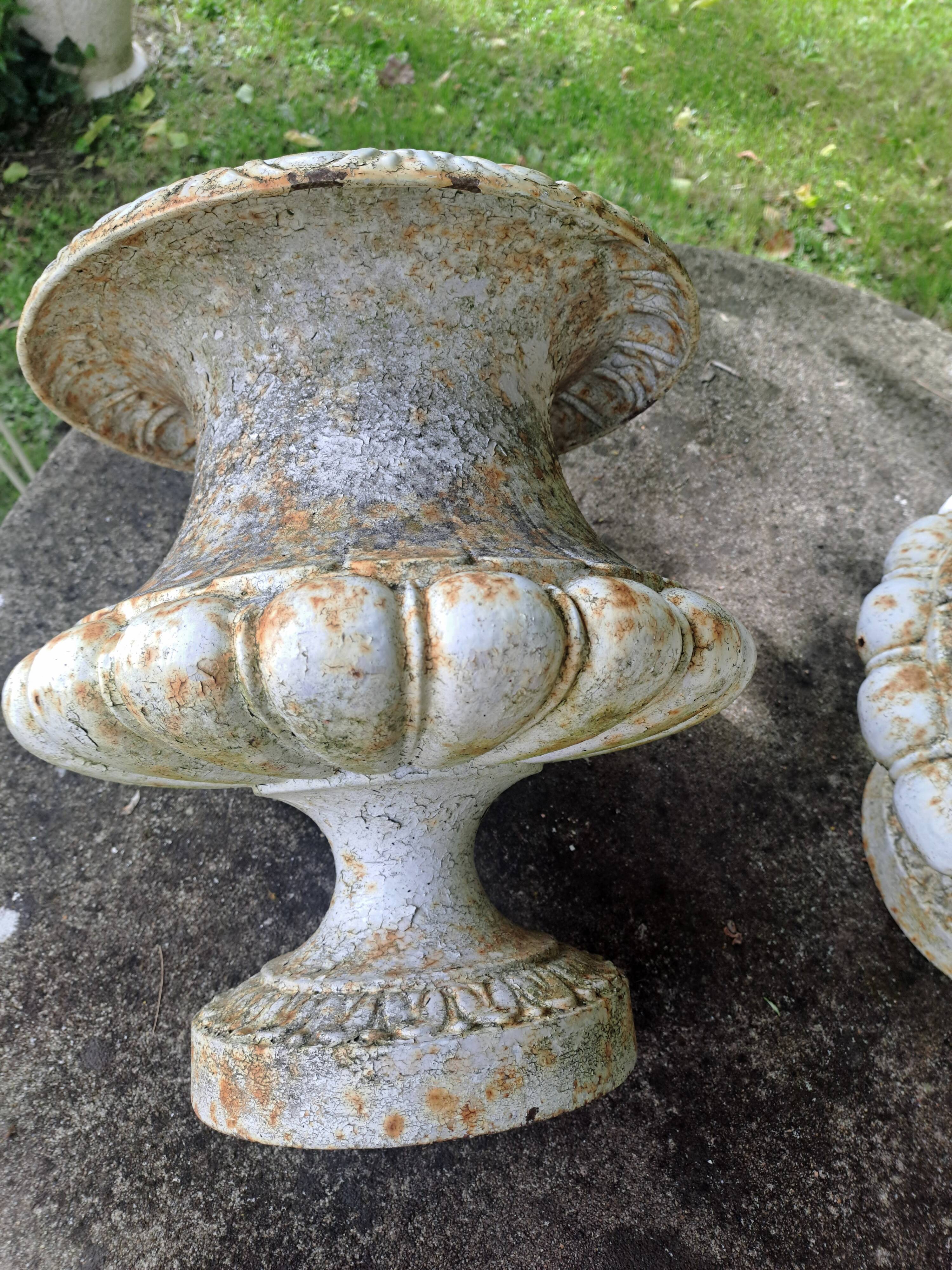 Pair of Médicis planters in cast iron by Godin, 19th century.