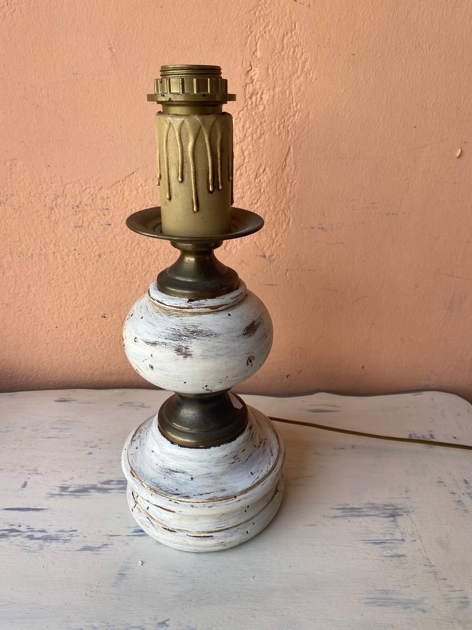 Round lamp base in white patina wood and brass