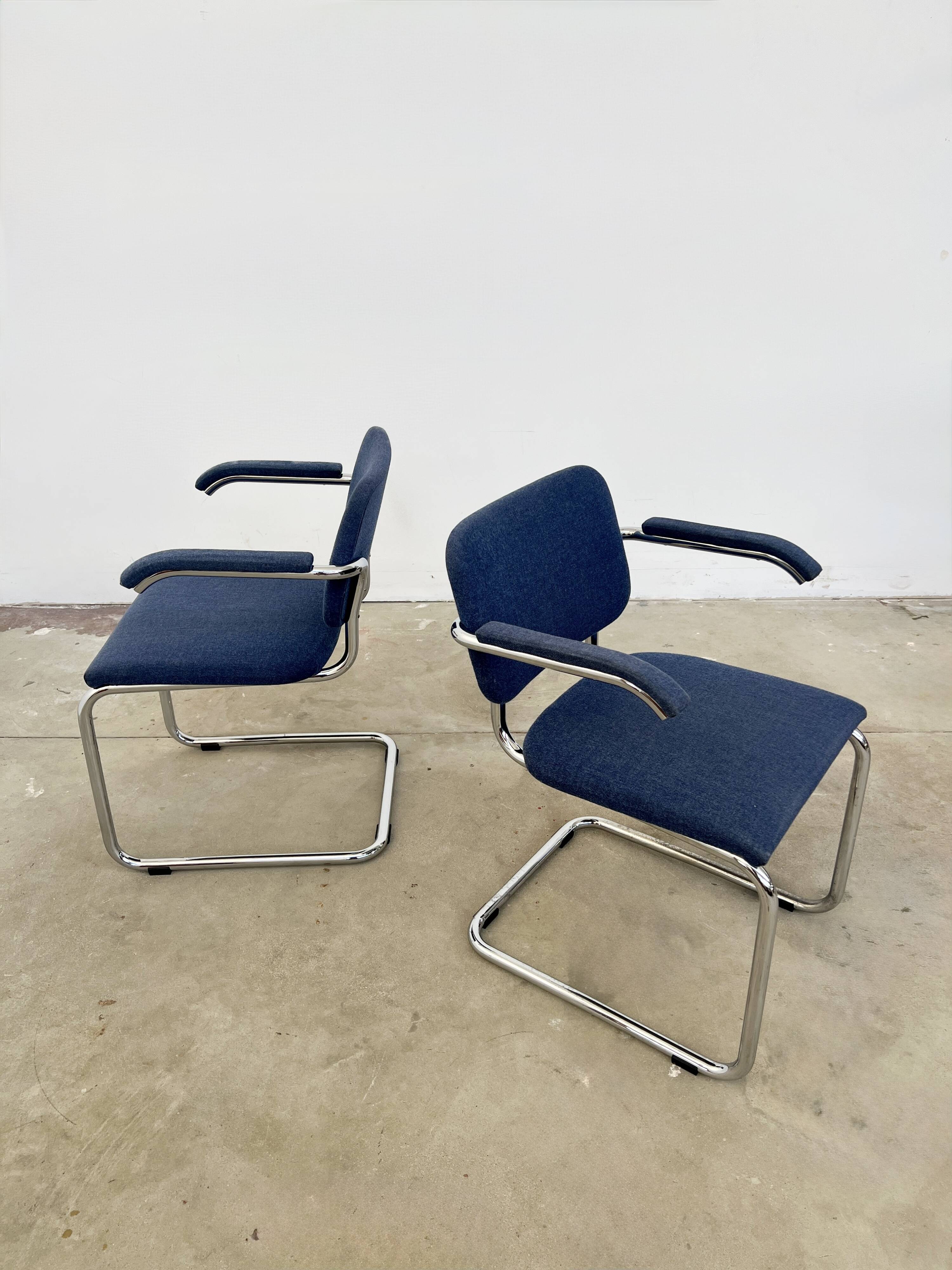 Paire fauteuils Marcel Breuer B64 Knoll tissu bleu