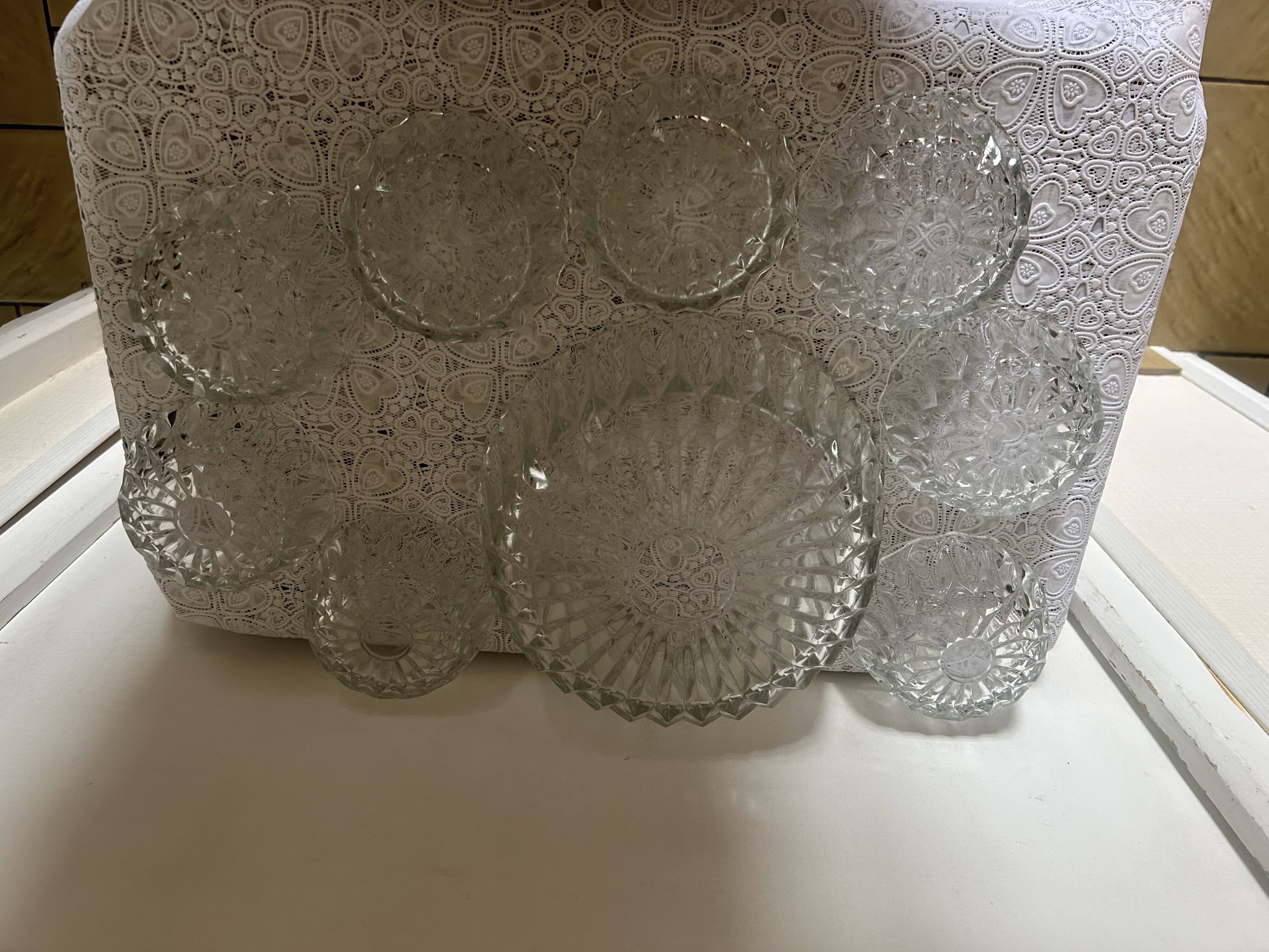 Fruit bowl and its bowls