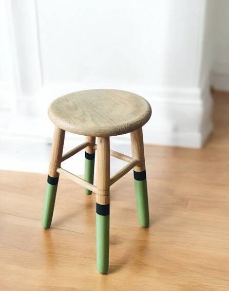 Tabouret bois massif pieds verts et noirs