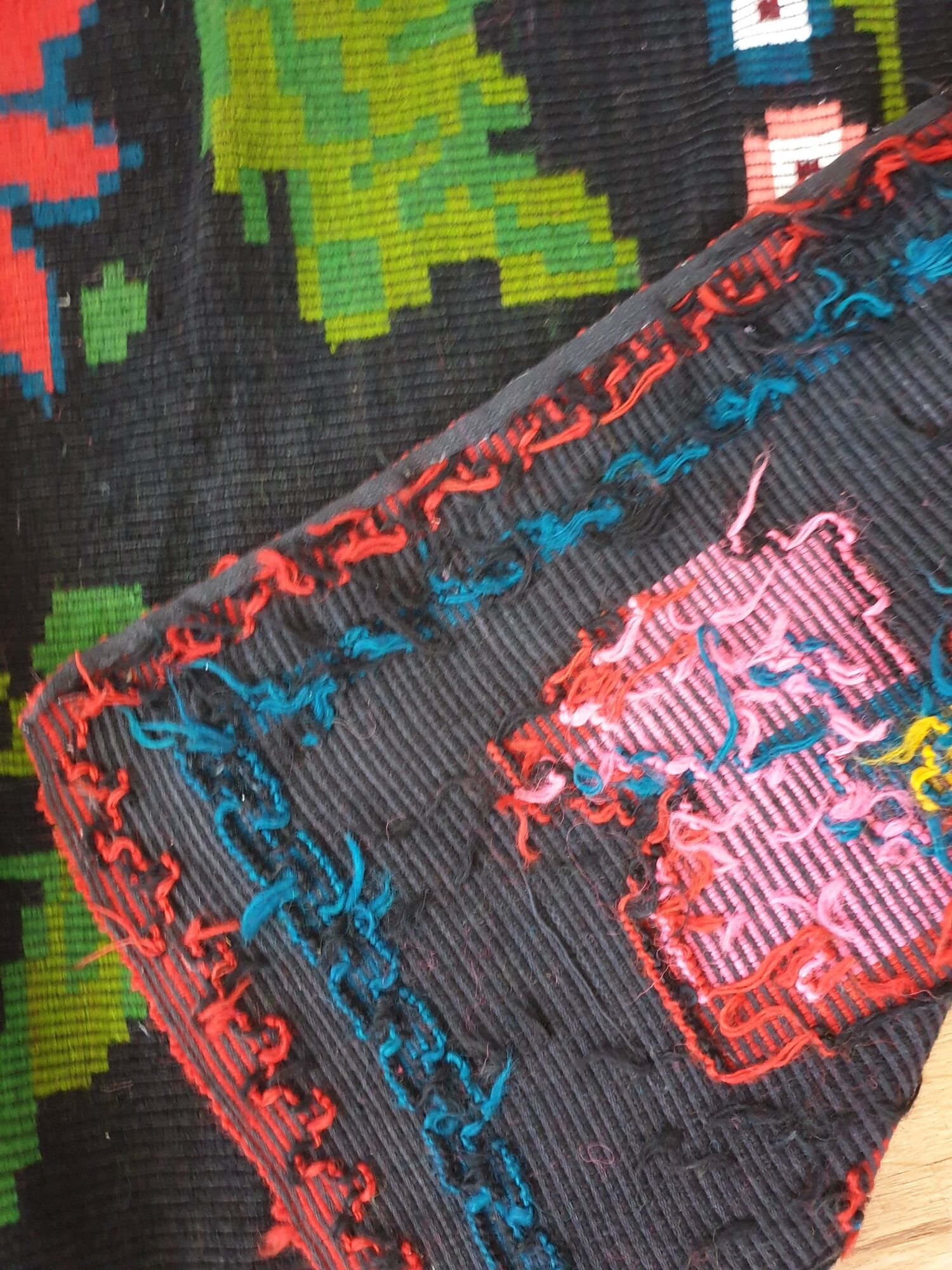 Handwoven summerish floral rug, black background with colorful delicate flowers 152x238cm