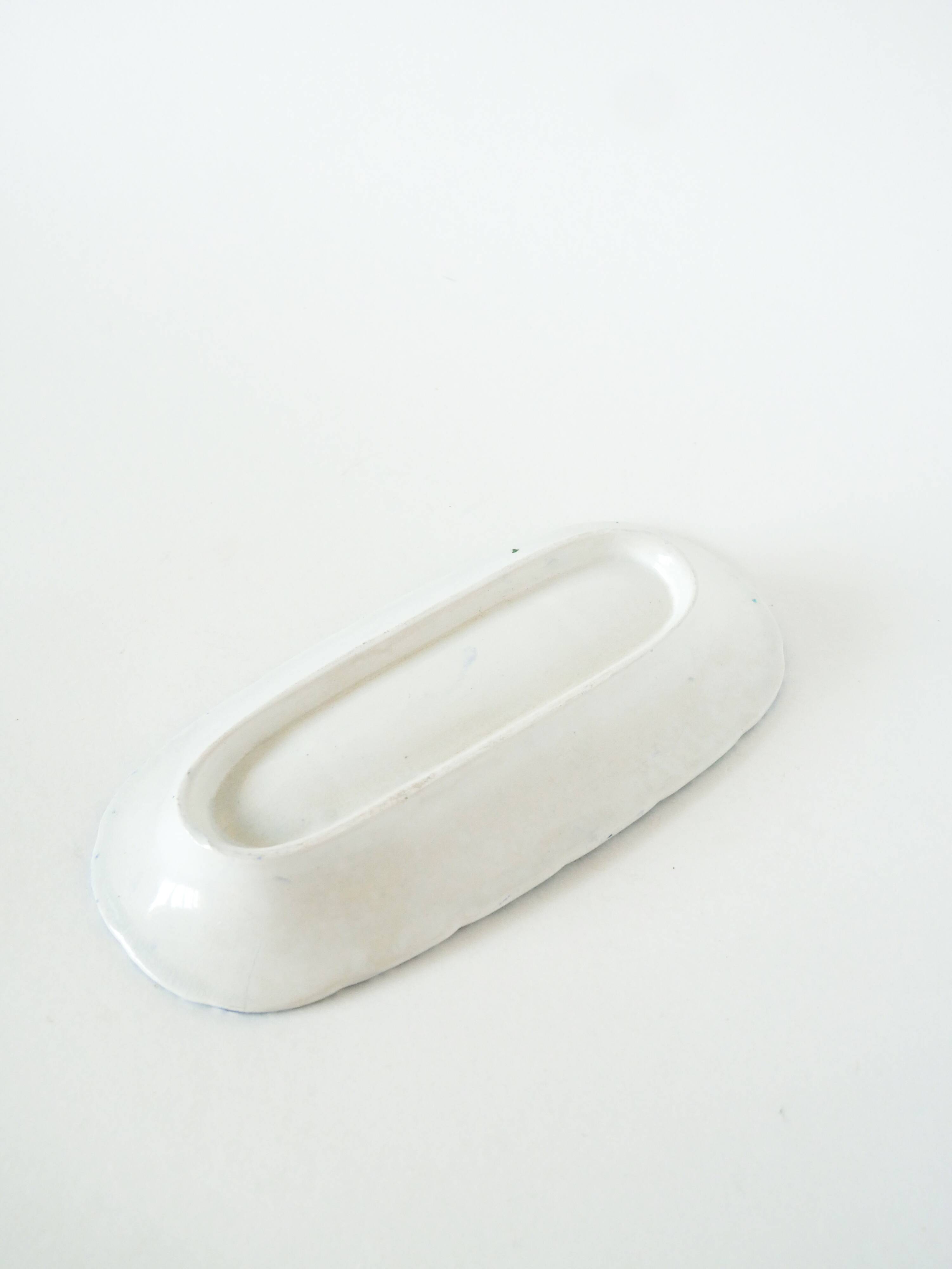 Ironstone soap dish, blue, 19th century