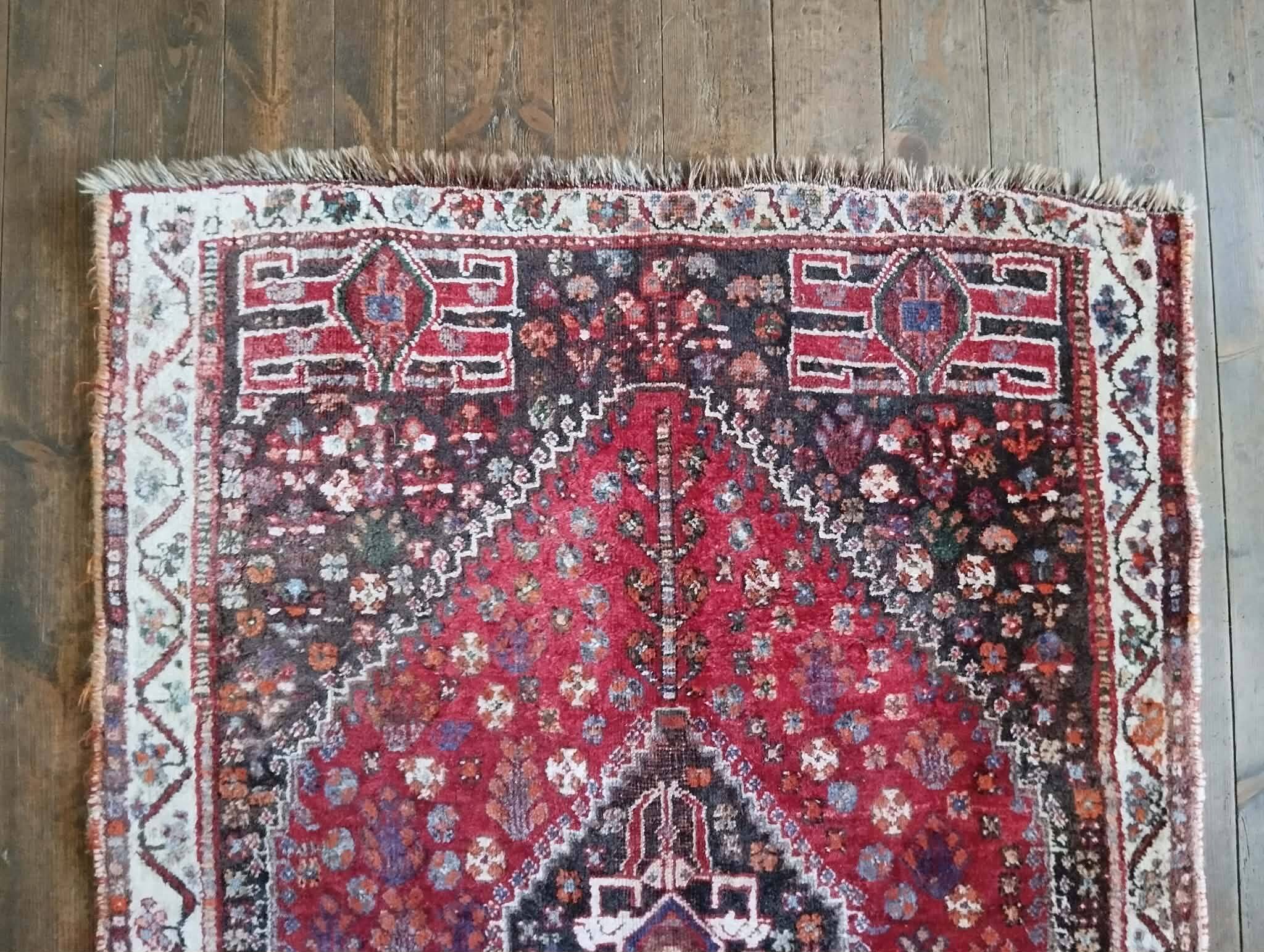 Handmade Persian Shiraz rug 154x113cm