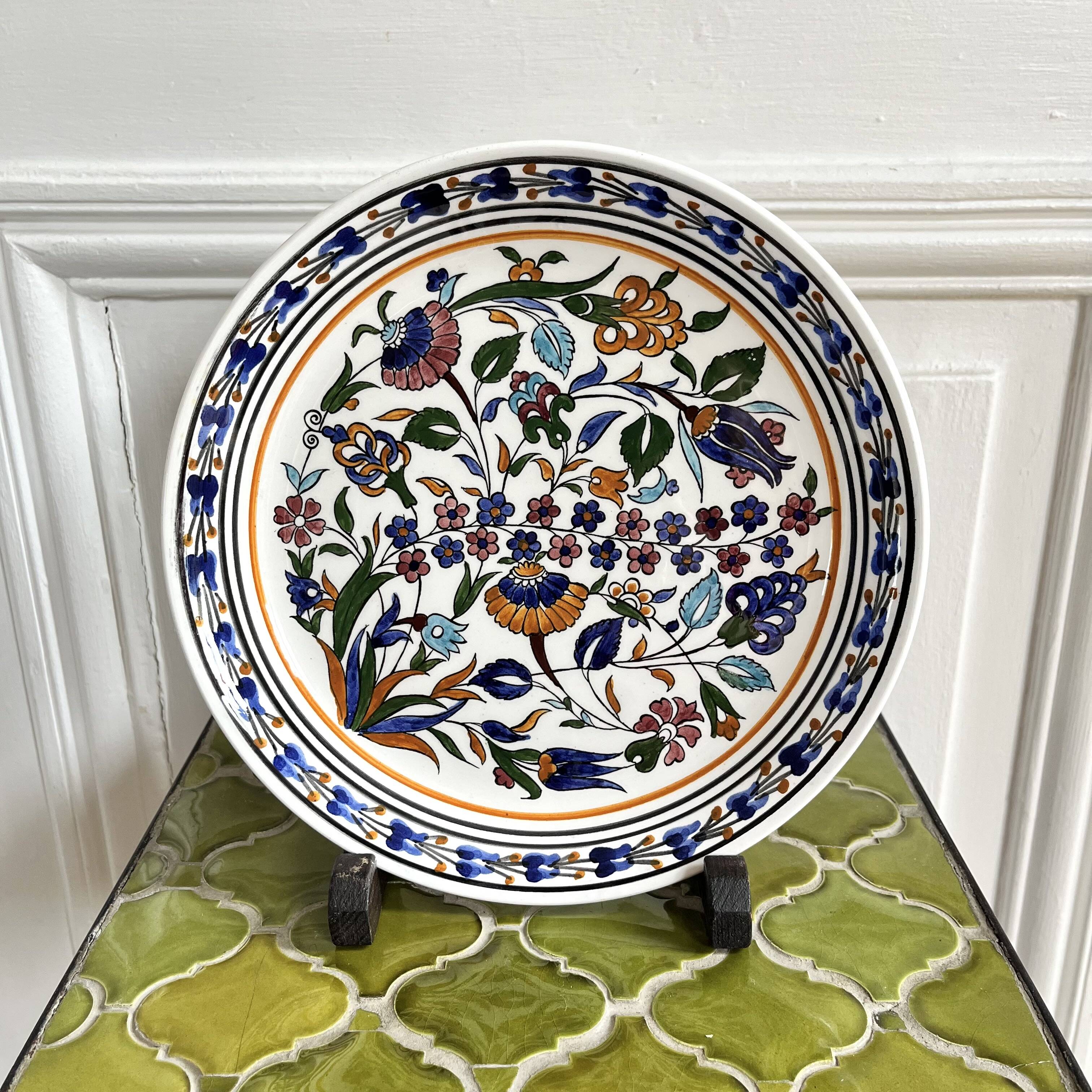 Decorative ceramic plate