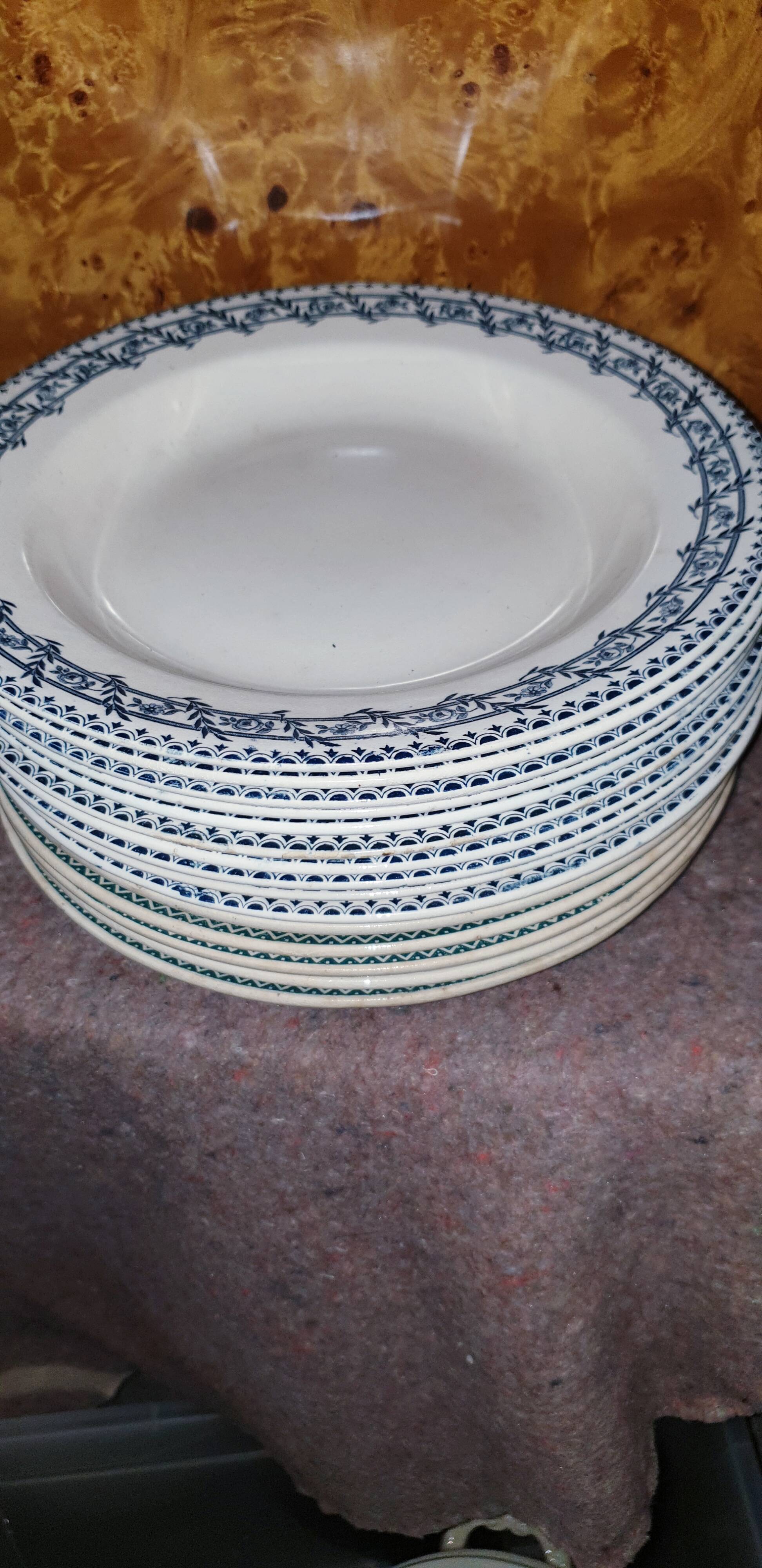 Plates flat iron earth early twentieth century