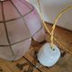 Suspension en laiton et nacre rose