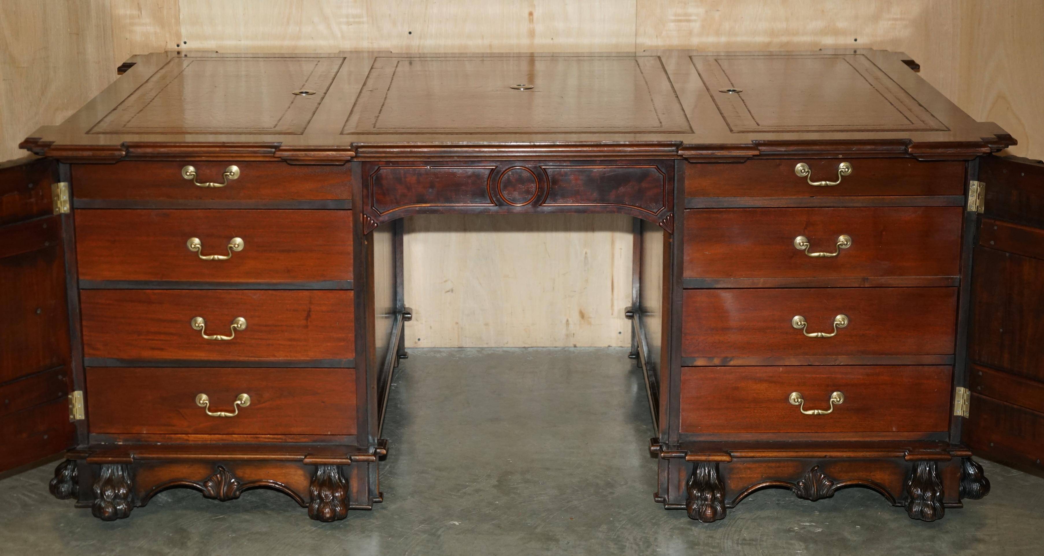 Partner desk with two carved columns featuring lion heads, according to Thomas Chippendale, restored.