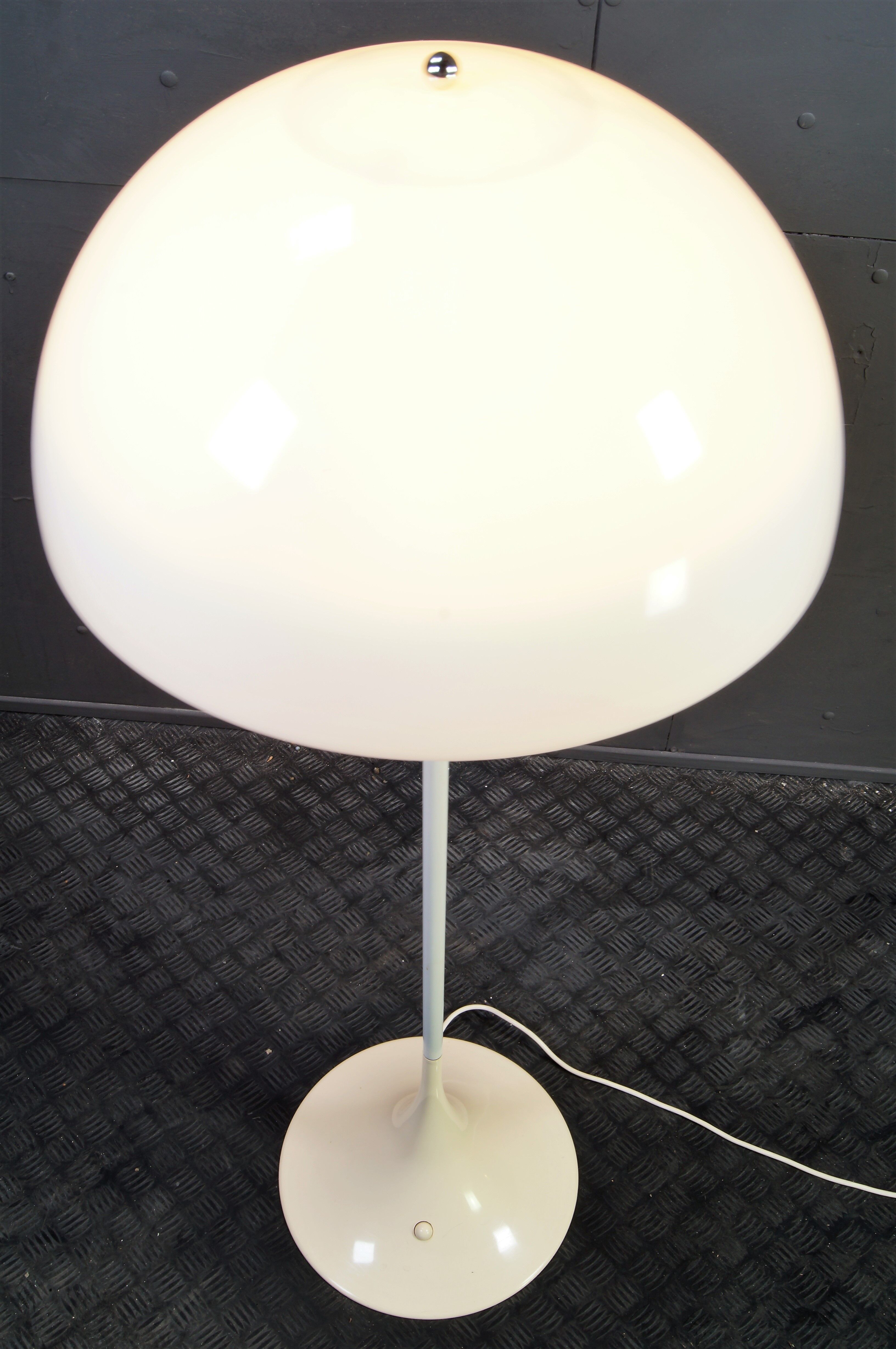 Phantella floorlamp - Verner Panton for Louis Poulsen