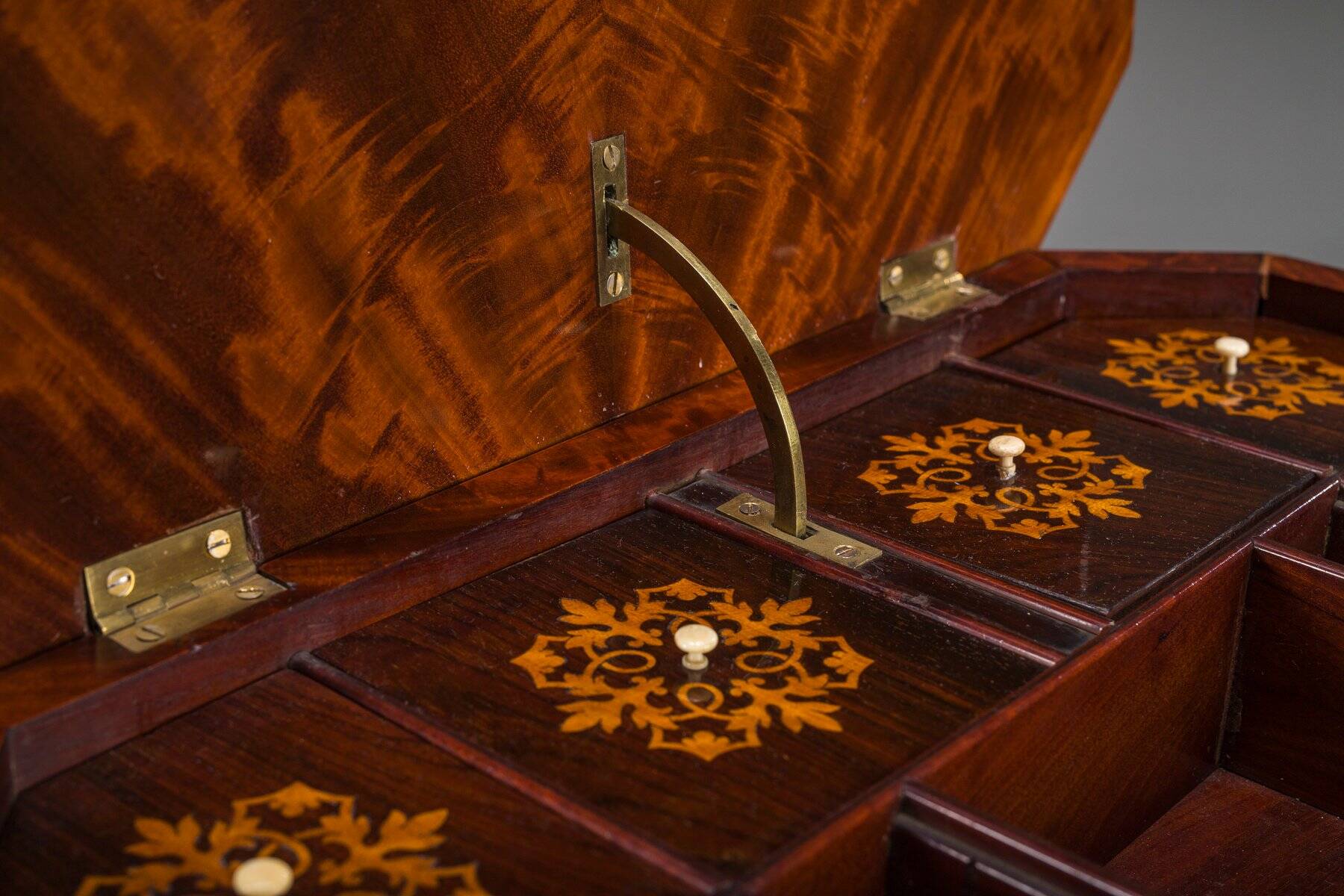 Table de couture Biedermeier en acajou, 1850