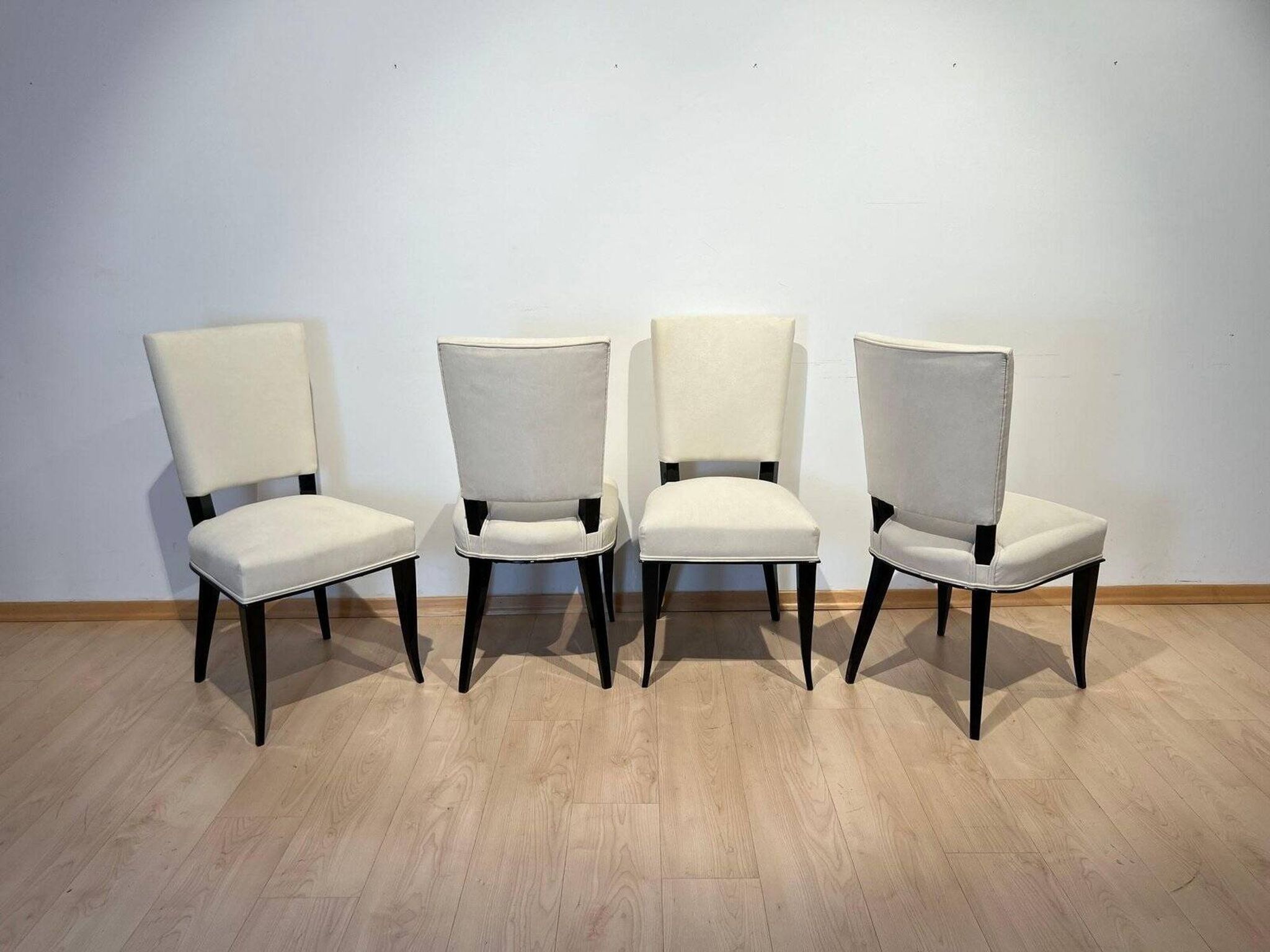 Art Deco Chairs in Black Lacquer in Cream Velour, France, 1930s, Set of 8