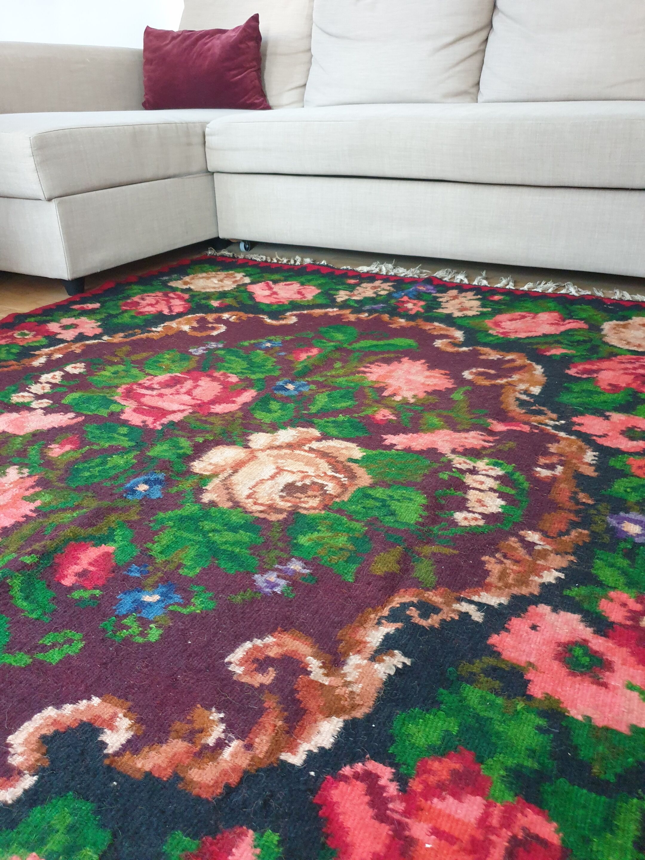 Moldavian wool handwoven floral rug - 210x162cm