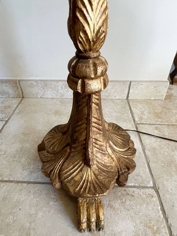 Lampadaire en bois et stuc doré fin XIXem Art Nouveau avec abat jour tissus