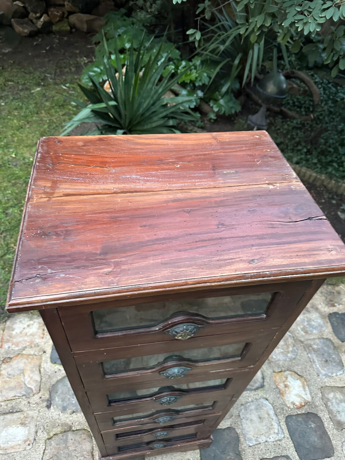 Six-drawer grain cabinet