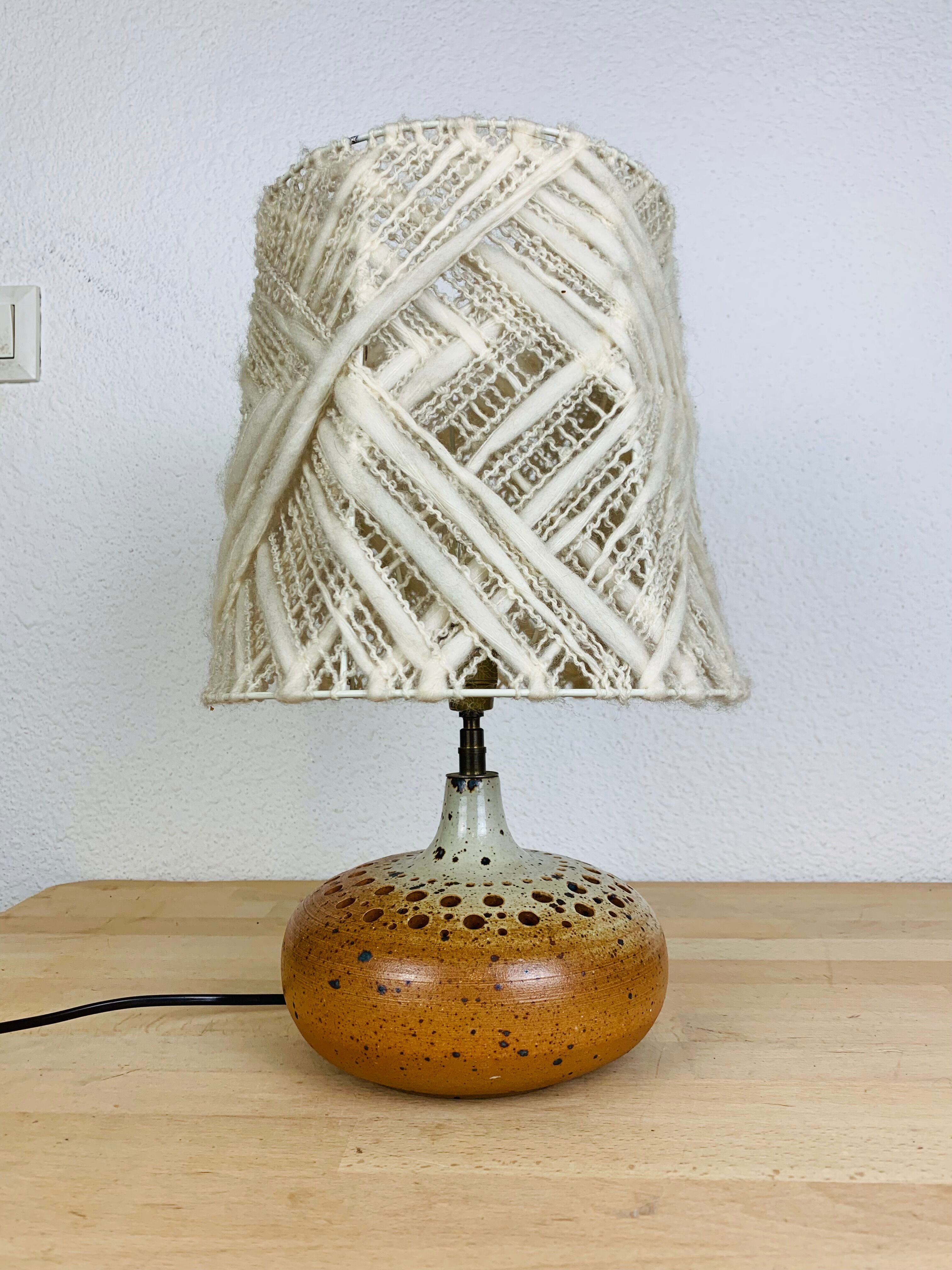 Lamp sandstone lampshade wool workshop 7 suns by Bernadette Ver Eecke Scherrer