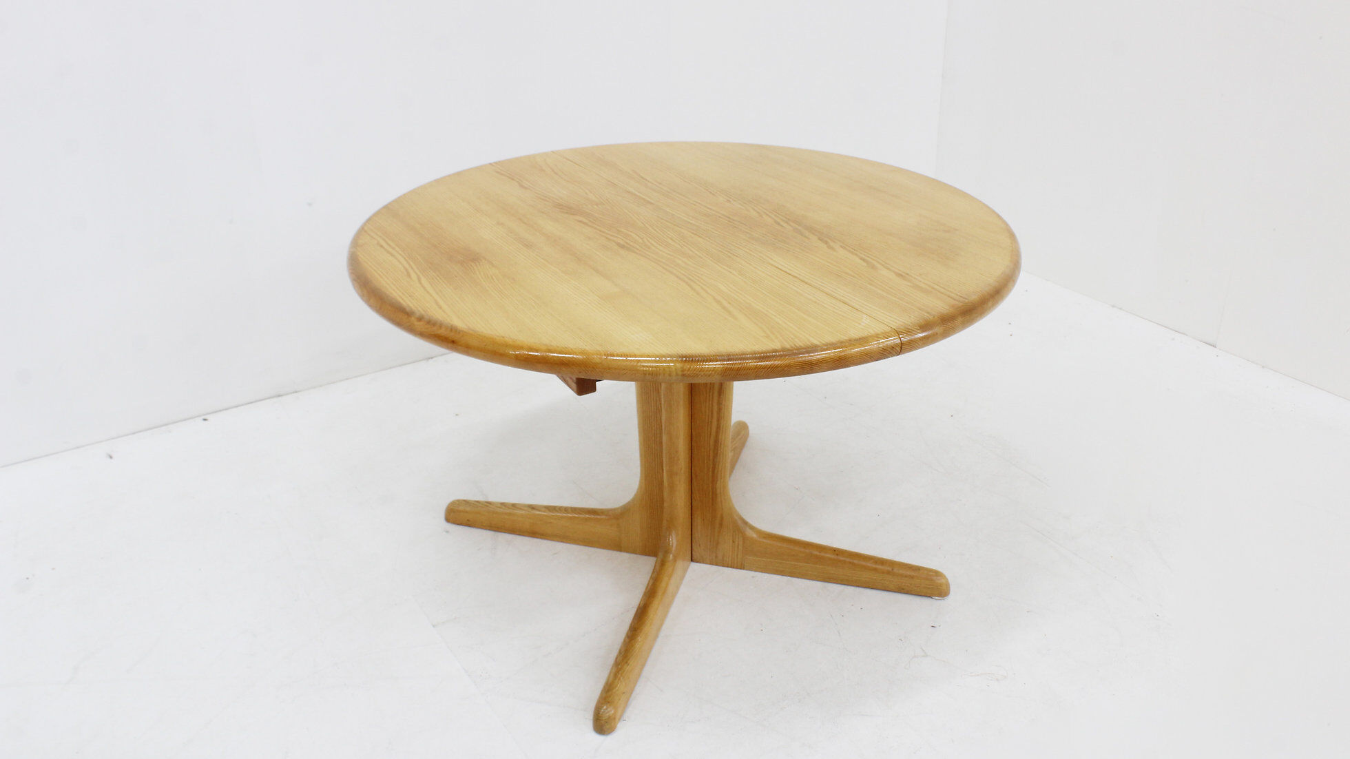 Vintage Danish round extendable dining table solid oak 1960s