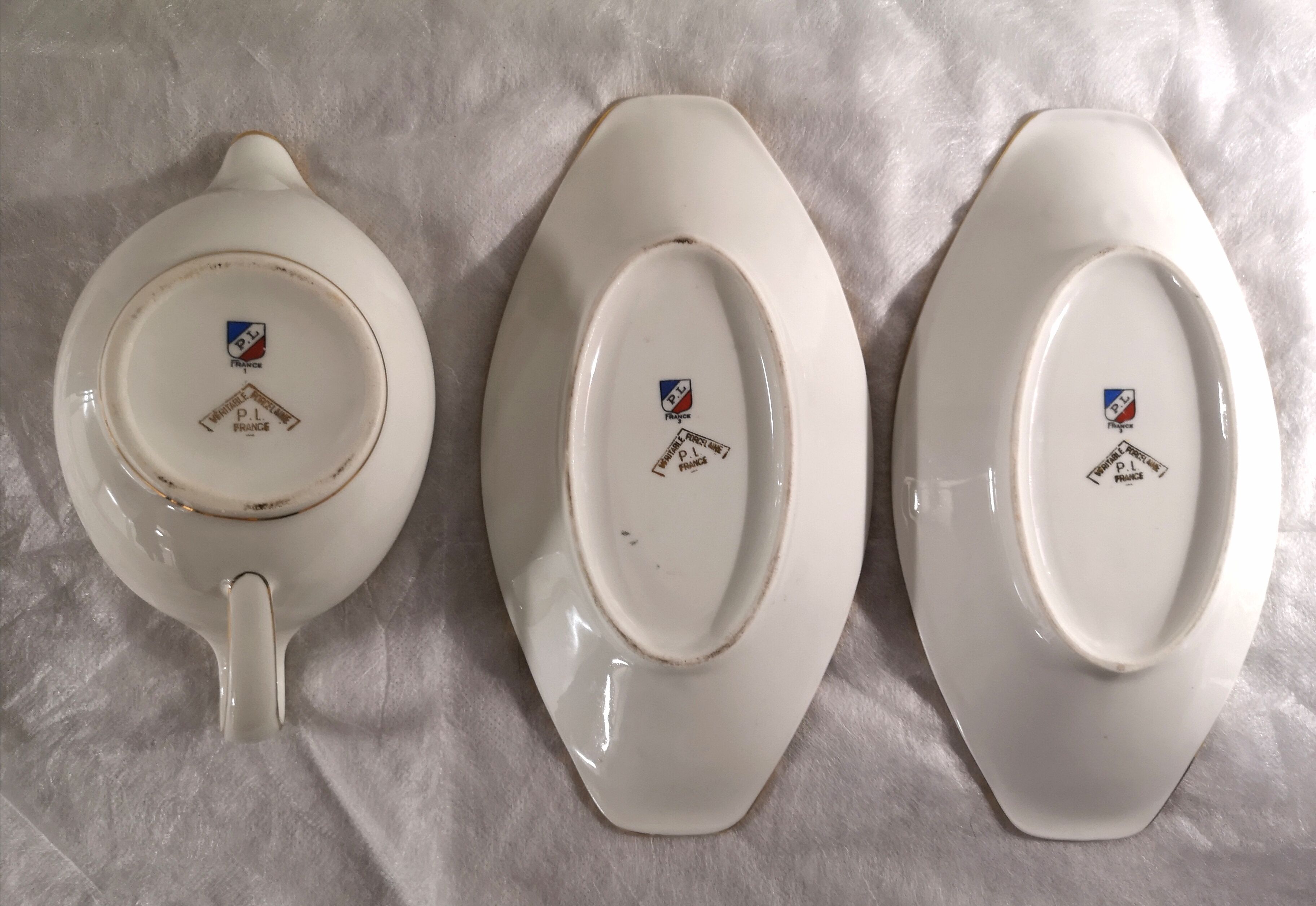 Gravy boat and dishes with gold decoration