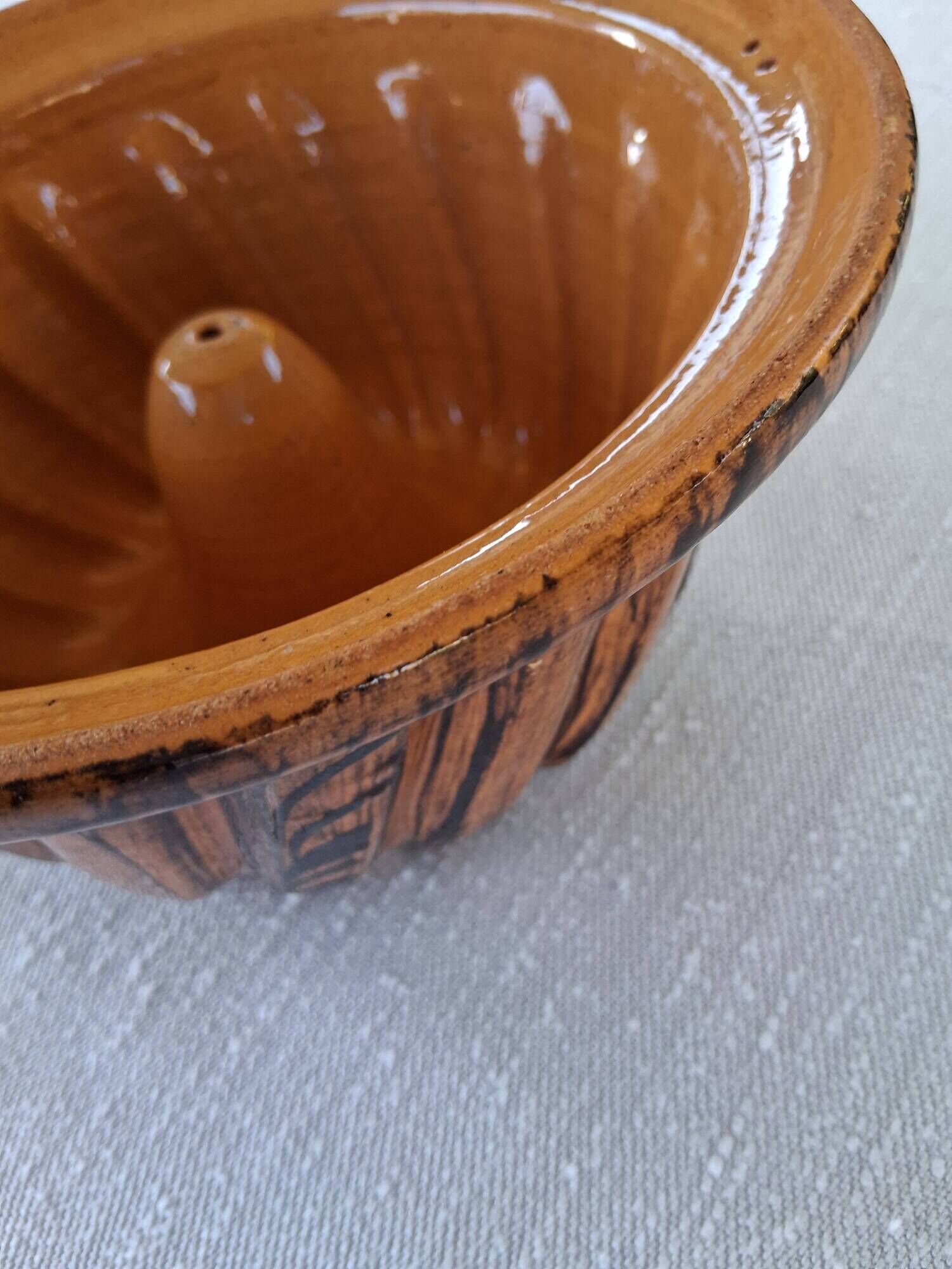 Very nice Alsatian ceramic kouglof dish in very good condition.