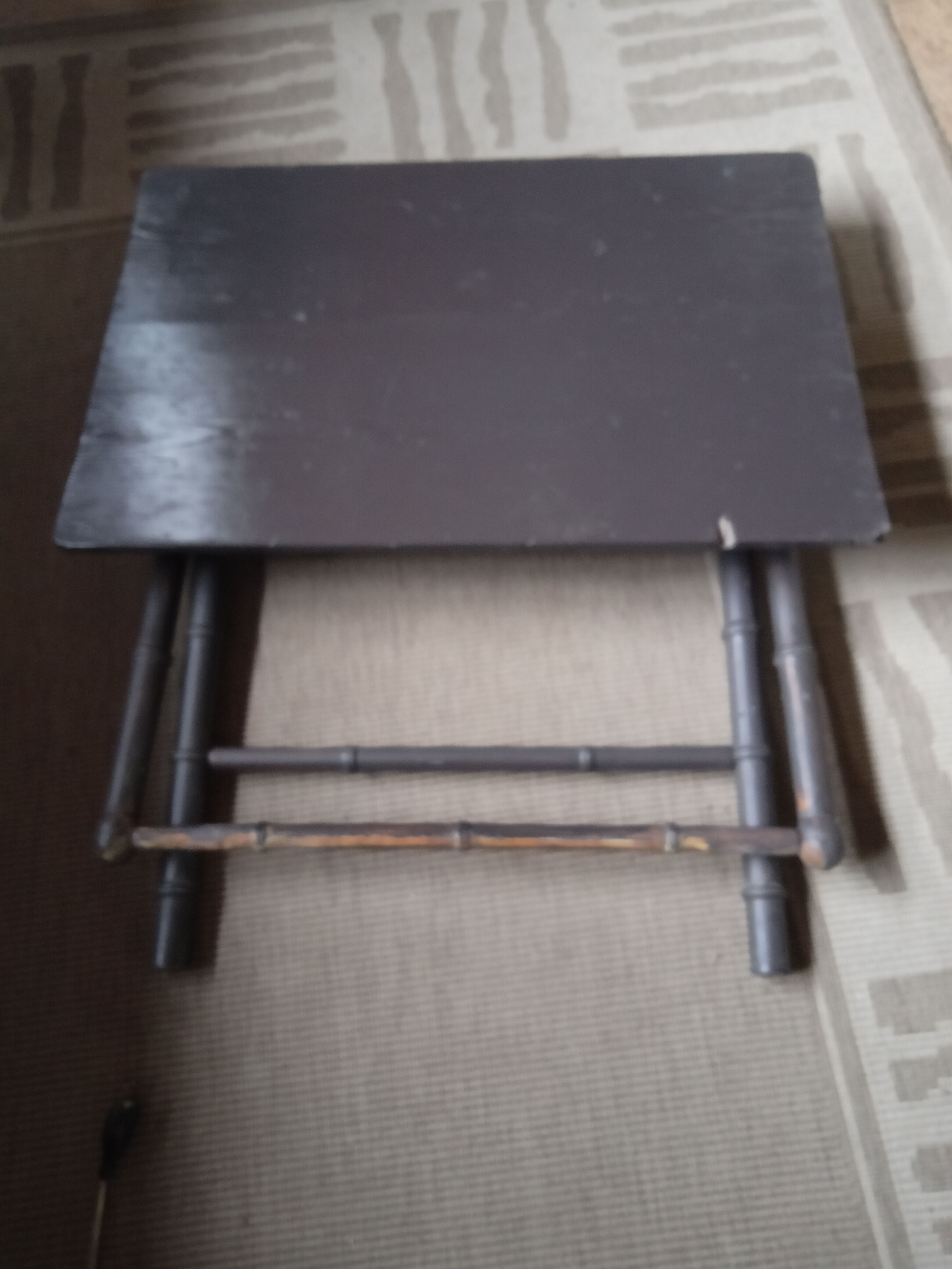 Folding table
