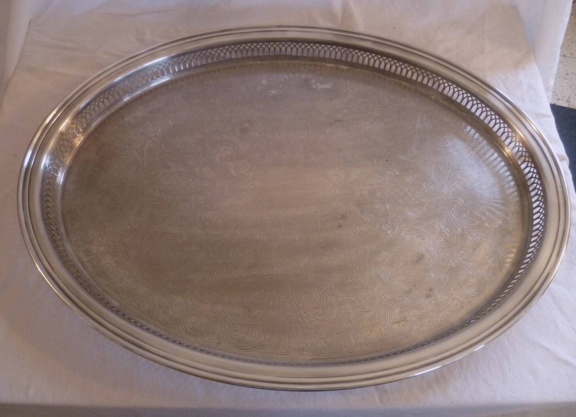 Large oval gallery serving tray in silver metal