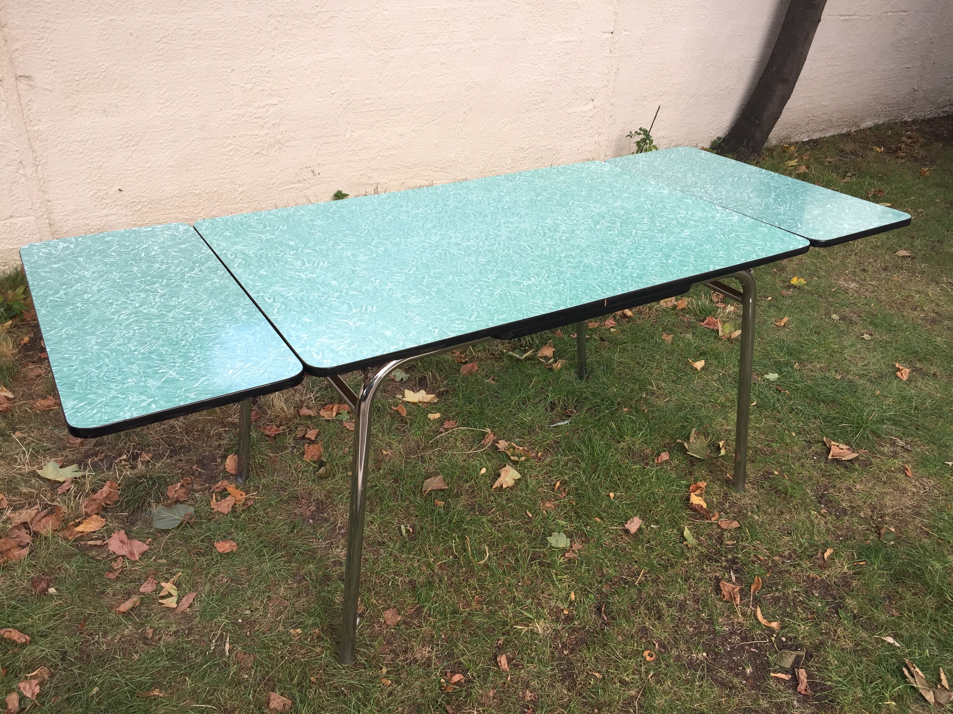Formica vintage green table and opaline - 6 matching chairs