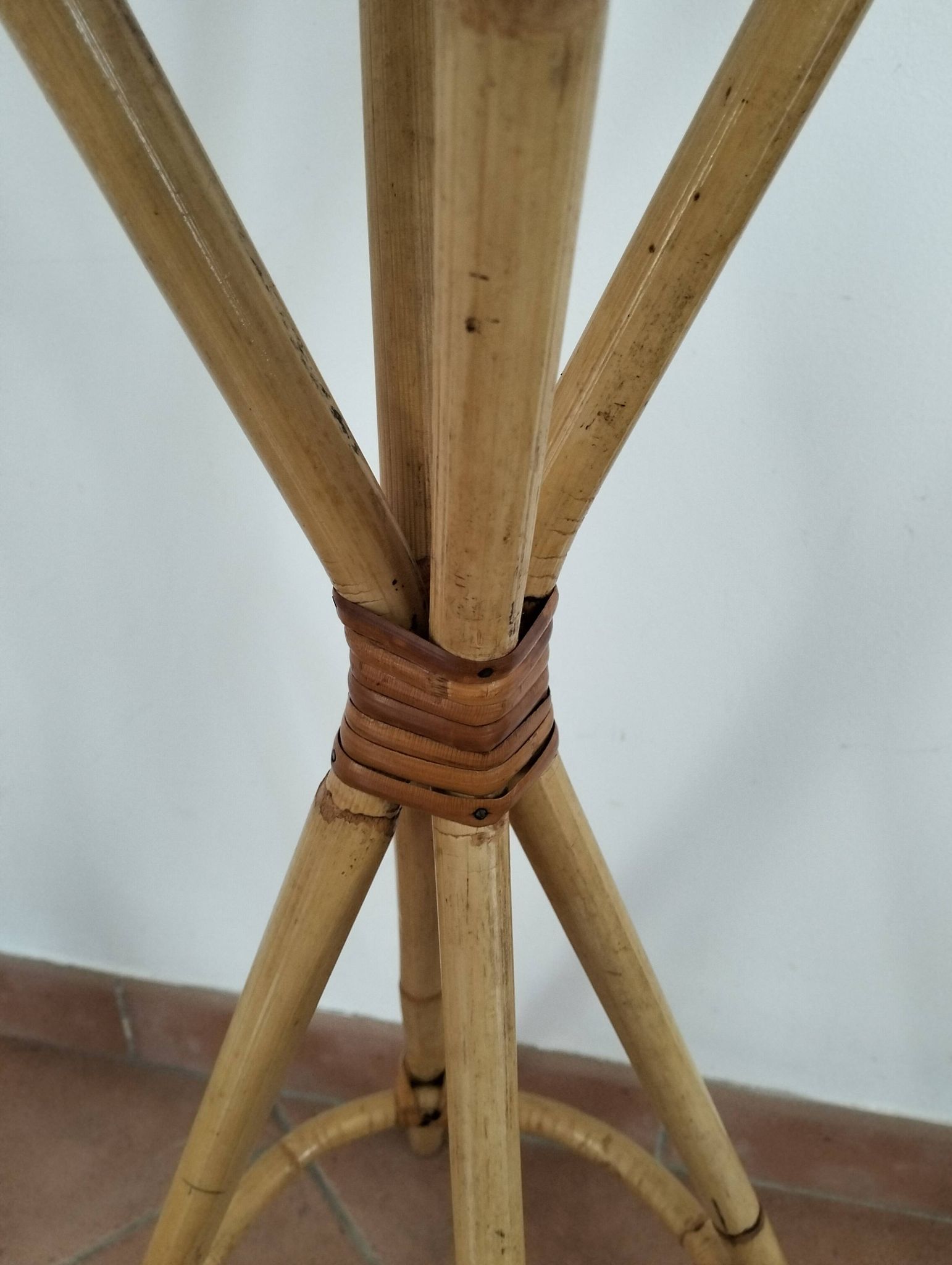 Rattan plant stand
