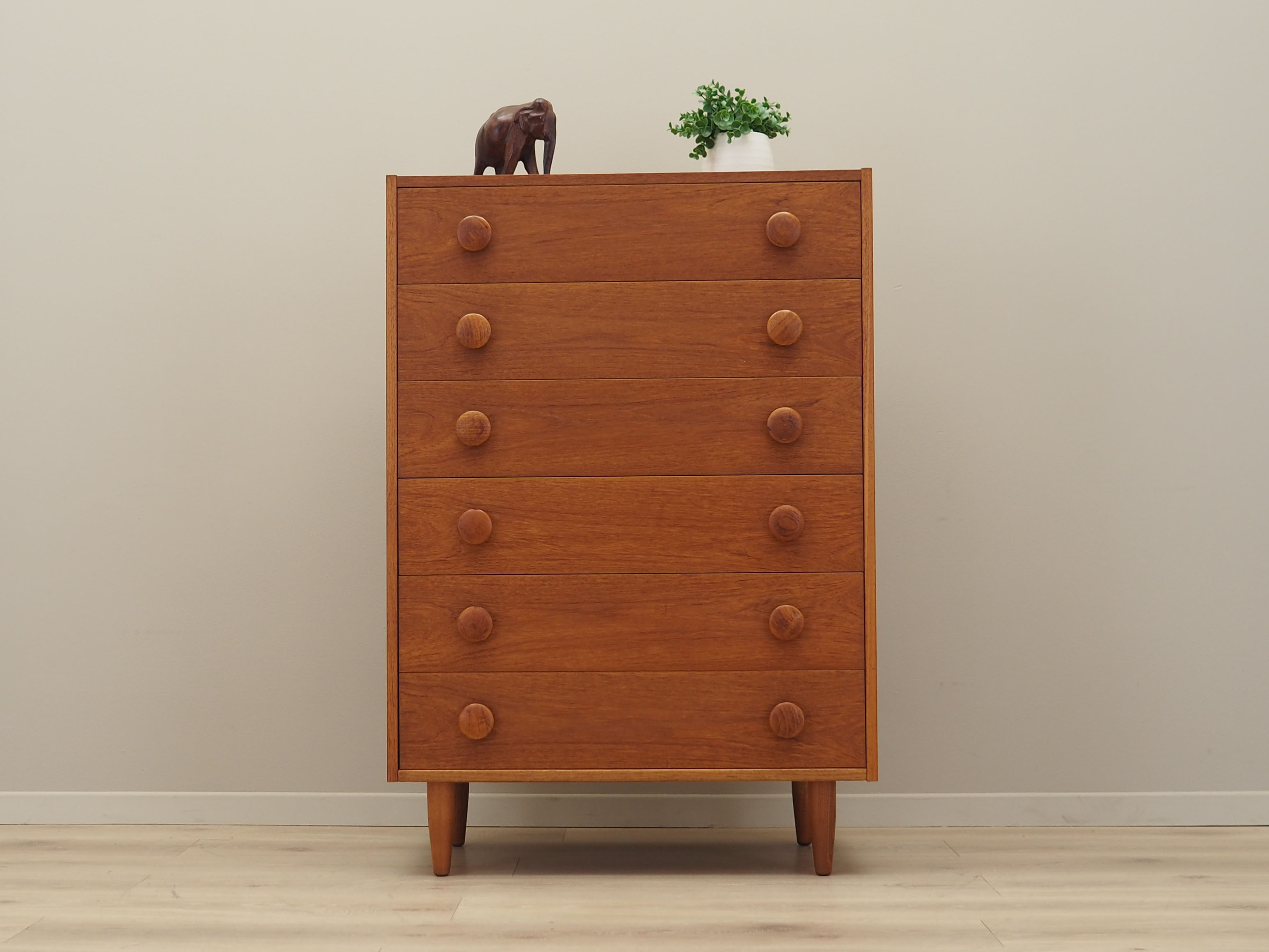 Commode en teck, design danois, années 1960, production Danemark