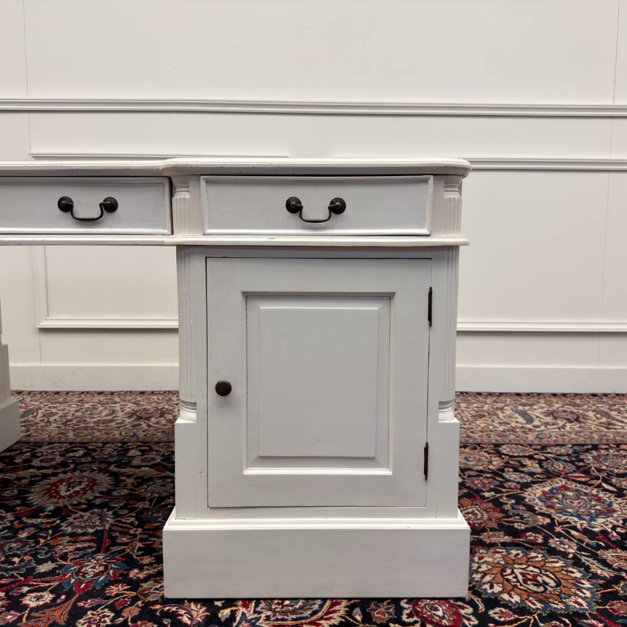 Ensemble de bureau blanc classique avec chaise de bureau