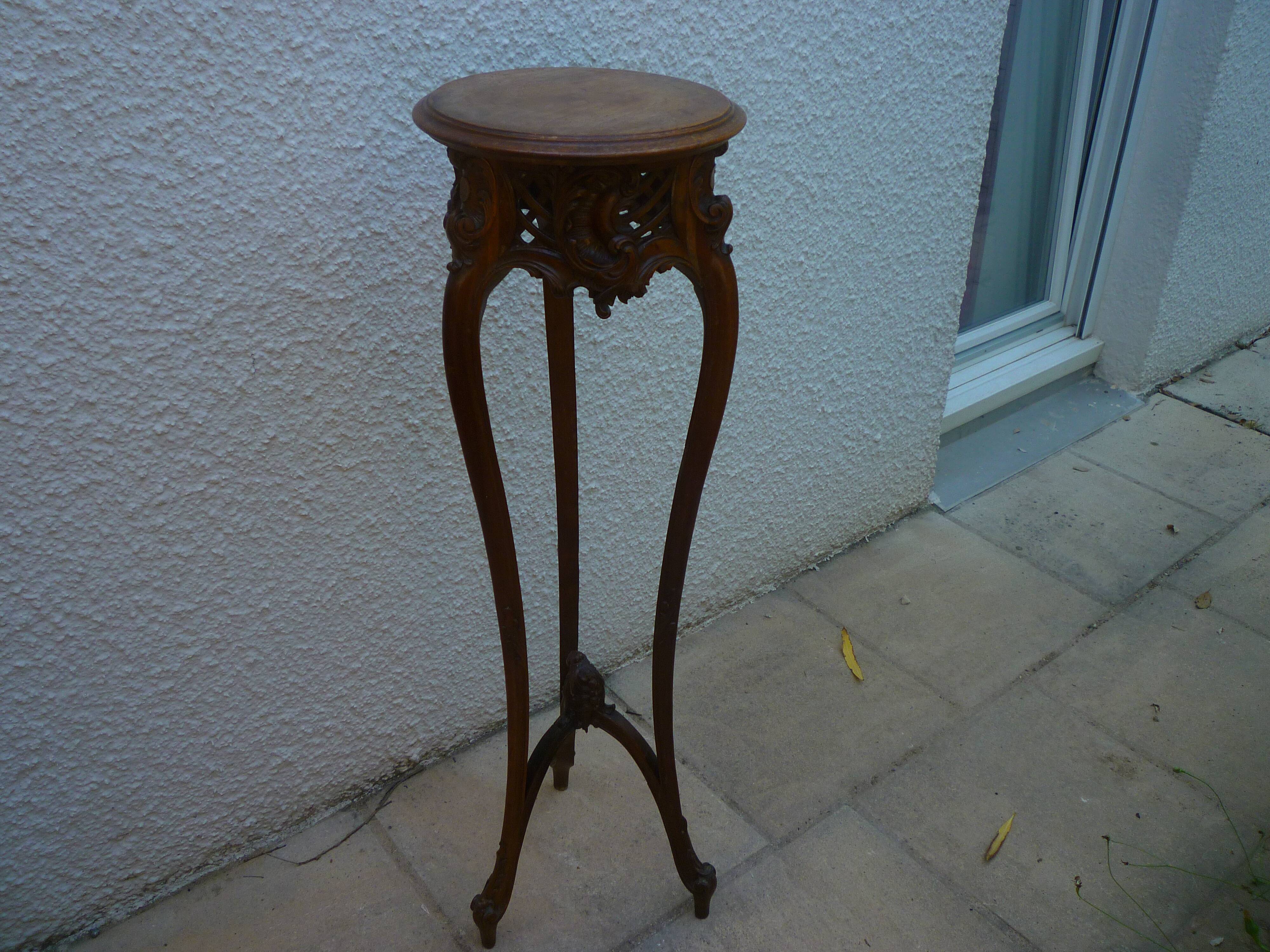 Ancienne selette en bois sculté