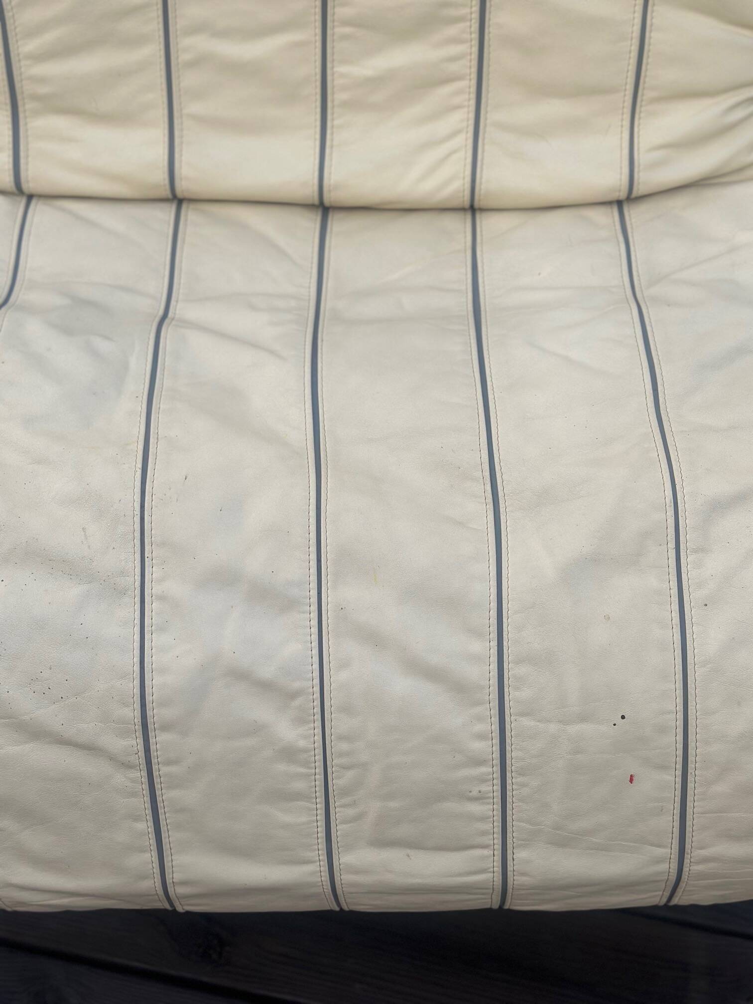 Sofa + 2 leather armchairs