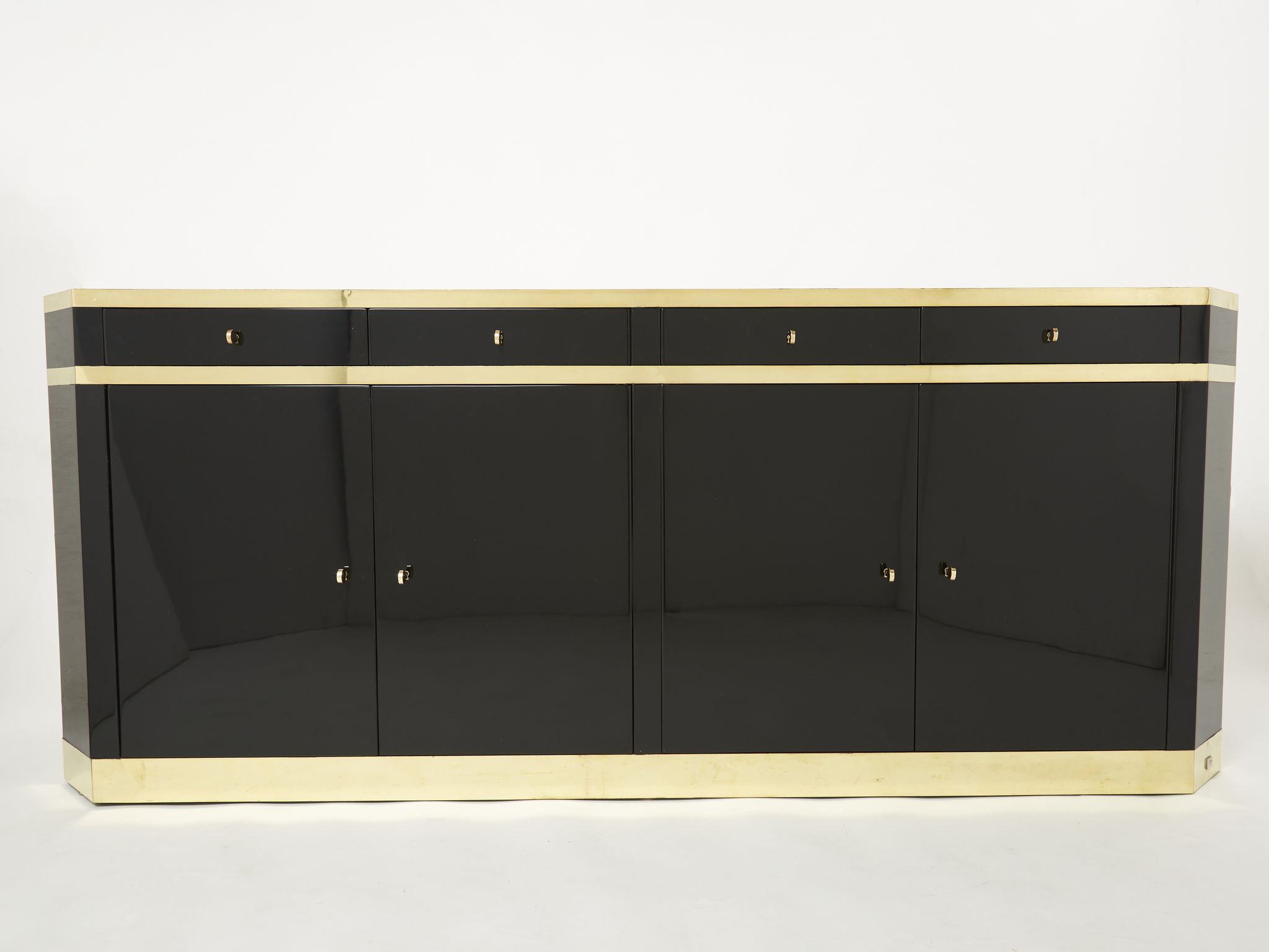 Enfilade laquée noire et laiton signée J.C. Mahey années 70