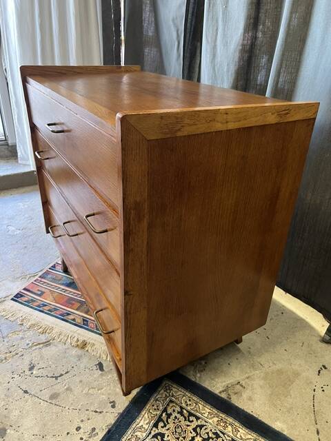 Vintage dressing table with tapered legs