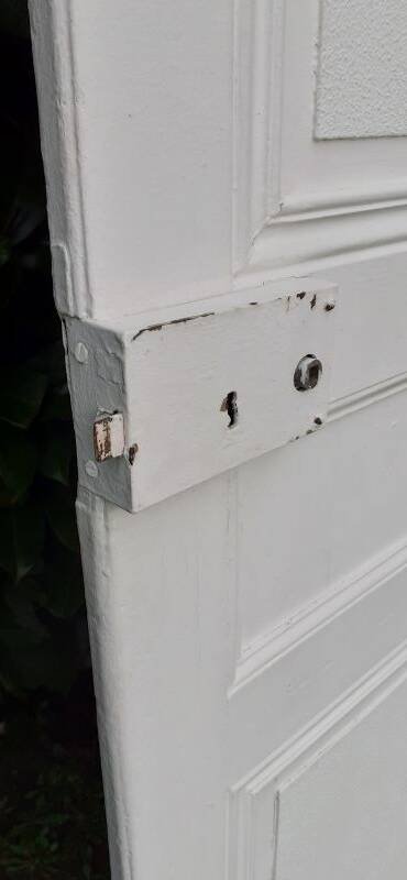 Communication door h221.5xl90cm old paneled, molded, interior