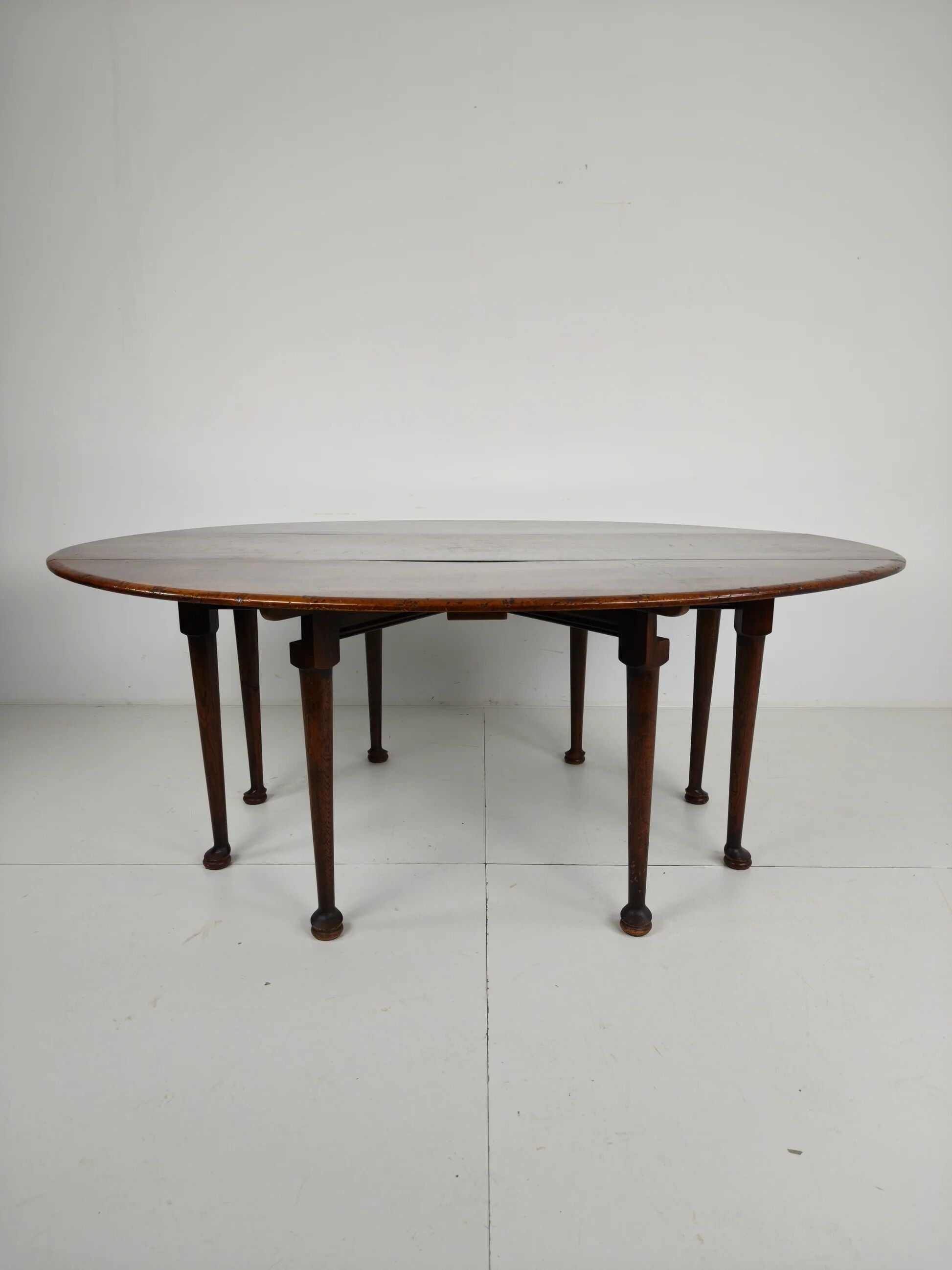 Antique English drop-leaf dining table – Victorian – 8 legs – oval shape – seats 8