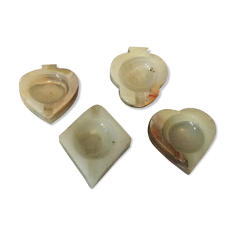 4 ashtrays in vintage alabaster